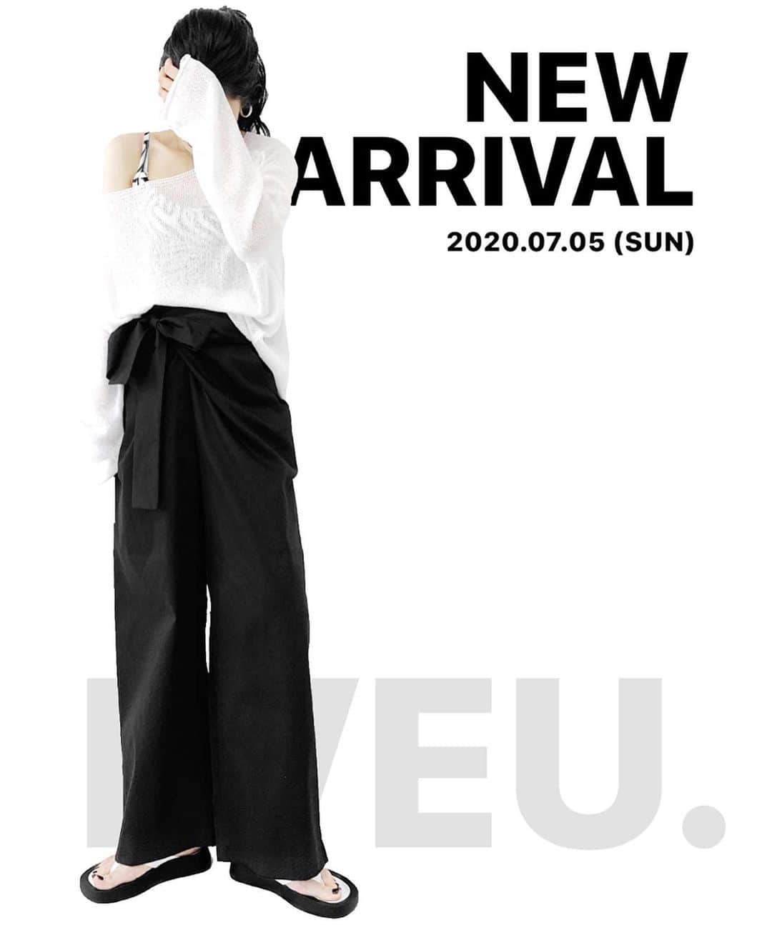 lve_xxxxのインスタグラム：「.﻿ .﻿ @lveu.official ﻿ 💁🏻‍♀️ＩＮＦＯＲＭＡＴＩＯＮ 📢﻿ ﻿ NEW ARRIVAL ﻿ 2020.07.05 (SUN) ﻿ ﻿ part.2﻿ こちらで新作ご紹介終わり。﻿ ﻿ 1ｱｲﾃﾑづづ説明入れたら﻿ 長文になってしまった…😂苦笑﻿ ﻿ かなり長いですが﻿ お付き合い頂けましたら幸いです🙇🏻‍♀️﻿ ﻿ ﻿ ﻿ ❶ Slacks pants﻿ BLACK / GRAY / BROWN﻿ ﻿ ｺｰﾃﾞでも載せておりましたが…﻿ ｻﾗｯとした素材感で夏場の着用も苦じゃ無い🙆‍♀️﻿ ﻿ 後ろｳｴｽﾄｺﾞﾑなので楽ﾁﾝながら﻿ ｵﾝｵﾌ問わずに着られるｽﾗｯｸｽです☺︎﻿ ﻿ 個人てにはTeeとかと合わせて﻿ ｼﾝﾌﾟﾙに着るのが好き🖤﻿ ﻿ ｼｱｰﾜﾝﾋﾟとかとのﾚｲﾔｰﾄﾞｽﾀｲﾙにも﻿ ｼﾝﾌﾟﾙなｻﾗｯとﾎﾞﾄﾑなのでｺﾞﾜつかずに﻿ なかなかの頻度で、使えます👍💯﻿ ﻿ ﻿ ❷ Front gather tops﻿ BLACK﻿ ﻿ ﾊﾟﾌｽﾘｰﾌﾞとﾌﾛﾝﾄｼｬｰﾘﾝｸﾞのﾃﾞｻﾞｲﾝが﻿ ﾄﾚﾝﾄﾞﾄﾞﾝﾋﾟｼｬなTOPS˙³˙﻿ ﻿ 甘くなり過ぎない大人可愛い﻿ ﾃﾞｻﾞｲﾝﾄｯﾌﾟｽは、1枚で主役に🙆‍♀️﻿ ﻿ これ着るだけで﻿ お洒落に見える気がする🙈笑﻿ ﻿ 着丈の長さ調整可能です☺︎﻿ ﻿ ﻿ ❸ Rib straight pants﻿ BLACK / GREEN / GREIGE﻿ ﻿ 季節問わず人気のﾘﾌﾞﾊﾟﾝﾂ﻿ こちらはｽﾄｰﾚﾄのｼﾙｴｯﾄです☺︎﻿ ﻿ ｳｴｽﾄｺﾞﾑでﾉﾝｽﾄﾚｽ🤗着心地良く楽ﾁﾝ♫﻿ ﻿ ゆるゆる過ぎないｽﾄｰﾚｰﾄｼﾙｴｯﾄなので﻿ ﾋﾞｯｸTeeやﾁｭﾆｯｸ等と合わせるのも﻿ おｽｽﾒです🖤﻿ ﻿ ﻿ ❹ Paisley pants﻿ BLACK ﻿ ﻿ 発売前よりお問い合わせNo1のこちら💁🏻‍♀️﻿ ﻿ ﾍﾟｲｽﾞﾘｰって商品なってますが﻿ ﾍﾟｲｽﾞﾘｰってゆーより、ﾊﾞﾝﾀﾞﾅ柄かな？爆﻿ ﻿ ﾘﾗｯｸｽ感がありながらﾄﾚﾝﾄﾞも網羅🙆‍♀️笑﻿ 切替ﾃﾞｻﾞｲﾝで裾にかけて﻿ ﾌﾚｱ感が出るﾃﾞｻﾞｲﾝとなってるのがﾎﾟｲﾝﾄ☝️﻿ ﻿ ｶｼﾞｭｱﾙにもｴﾚｶﾞﾝﾄ？にも着られます☺︎﻿ 取り敢えず推しﾎﾞﾄﾑ🙊🖤﻿ ﻿ ﻿ ❺ Denim bucket hat﻿ BLACK / DARK BLUE﻿ ﻿ ﻿ ｵｰﾙｼｰｽﾞﾝ使えるﾊﾞｹﾊの﻿ denimﾊﾞｰｼﾞｮﾝで御座います☺︎﻿ ﻿ ﾊﾞｹﾊ大好きな私は﻿ 勿の論で、GETします😂👍笑﻿ ﻿ 男女問わずunisexでお使い頂けます☺︎﻿ ﻿ ﻿ ❻ 2way eco leather 巾着 bag﻿ BLACK / LIGHT BEIGE﻿ ﻿ 大好き2way仕様😆🖤﻿ 太めのｼｮｰﾙﾀﾞｰｽﾄﾗｯﾌﾟがお気に入り🙈﻿ ﻿ ｽﾄﾗｯﾌﾟを取り外して巾着としても﻿ ま雰囲気変わってｺｰﾃﾞに合わせて﻿ 2wayでお使い頂けます☝️﻿ ﻿ ﾘｯﾁ感のあるｴｺﾚｻﾞｰの巾着BAGで﻿ みためよりも内容量ありまして﻿ 重宝する事間違いなし♪ ﻿ ﻿ 三つ折り財布・ﾌｧﾝﾃﾞ・LIP﻿ iQOS・充電器・手持ち扇風機 etc﻿ ﻿ 私の持ち歩きｱｲﾃﾑは問題なく入りました﻿ ※ ご参考までに😂﻿ ﻿ ﻿ ❼ See-through tote bag﻿ BLACK / WHITE﻿ ﻿ 夏といえばのｼｰｽﾙｰﾊﾞｯｸ！﻿ 透けたいですよね？夏場は😂😂え？﻿ ﻿ 大きめの肩掛け出来る物を﻿ LVEU.からはご提案させて頂きます☺︎﻿ ﻿ 13㎝のﾏﾁで底板もついているので、﻿ 中身がごちゃごちゃになるのを防げ、﻿ 形が変形することなく収納できます👍💯﻿ ﻿ 中の巾着は私物なので﻿ お手持ちのﾄｰﾄや巾着入れて頂きoriginalityを﻿ お楽しみ頂けます☺︎﻿ ﻿ 一先ずお先にGETしてる私は﻿ 通勤に使ってます🚃笑﻿ ﻿ ﻿ ❽ Volume cross sandals﻿ BLACK﻿ ﻿ ﾌﾛﾝﾄのｸﾛｽ部分が柔らか素材なので﻿ 長時間履いても痛くなりにくいｻﾝﾀﾞﾙ👣﻿ ﻿ 私個人の感想ですが﻿ 普段のｻｲｽﾞでこちら大丈夫でした☺︎﻿ ﻿ ﻿ ﻿ ﻿ #LVEU. #ラブユ﻿ #NEWARRIVAL」