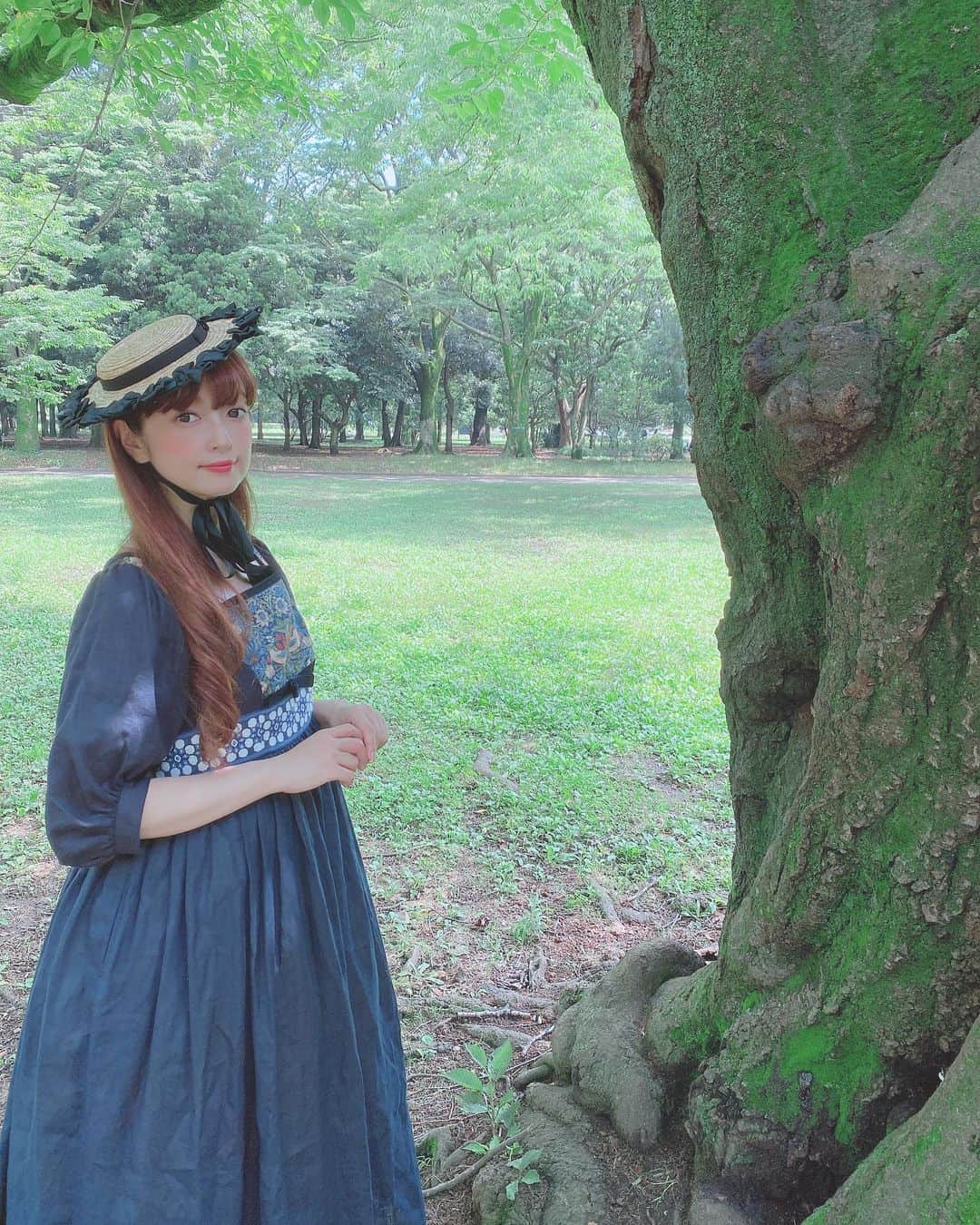 青木美沙子さんのインスタグラム写真 - (青木美沙子Instagram)「クラシカルアンティークとみどりの感じが好き💓 お洋服などはタグ付け🏷してます💓みてね💓💓💓」6月28日 13時49分 - misakoaoki