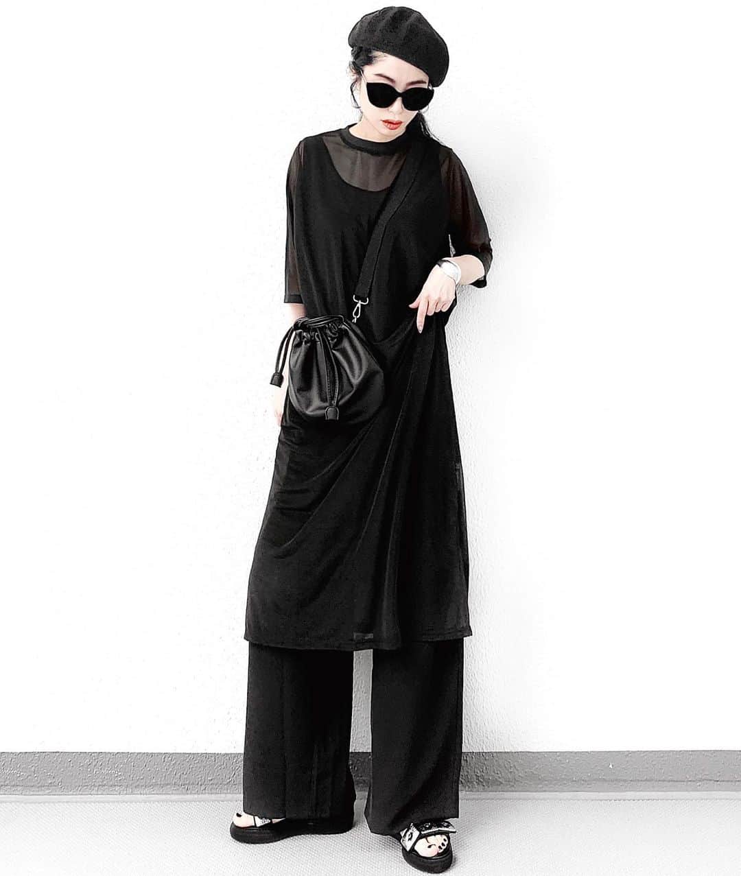 lve_xxxxのインスタグラム：「.﻿ .﻿ ALL BLACK 🎱﻿ ﻿ 黒族の夏🌻﻿ ｼｱｰﾜﾝﾋﾟで透け感出したら﻿ 真っ黒でも暑苦しく見えない☝️﻿ ﻿ …と思う(小声)﻿ ﻿ ﾊﾟﾝﾂとBAGは @lveu.official ﻿ 7/5発売の新作です☺︎﻿ ﻿ ﻿ その他コーデアイテム詳細は﻿ WEARをご覧くださいませ。﻿ ﻿ WEAR ： lvexxxx ﻿ 💻 https://wear.jp/sp/lvexxxx/﻿ ﻿ －－－－－－－－－－－－－－－－－－﻿ ﻿ 📢コメント頂ける際は、﻿ 最新投稿にお願い致します。﻿ ﻿ 過去投稿に頂いた際、気がつかない事もあり﻿ お返事致しかねる場合が御座います🙇‍♀ ️﻿ ﻿ ﻿」