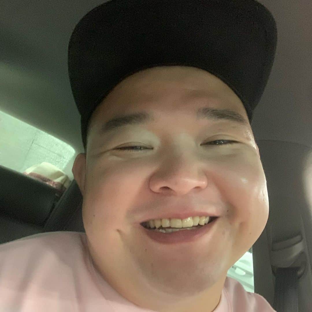 内山信二のインスタグラム：「14時から内山くんVS観てね〜‼️ ゲストは長州力さんとういちさん。  #YouTube Live #内山くんVS #ボートレース宮島 #sgグランドチャンピオン  #優勝戦 #予想 #内山信二 #長州力　さん」