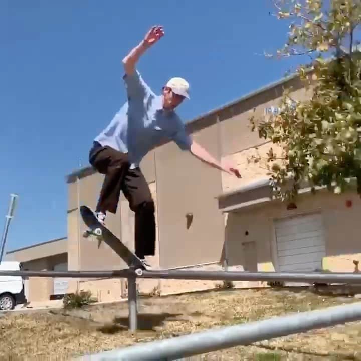 スラッシャーのインスタグラム：「dude rips @kegstan」