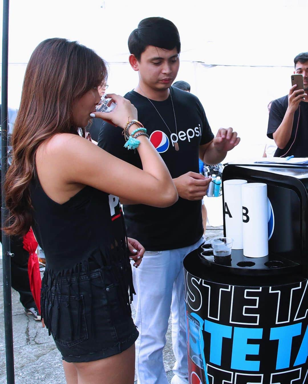 Kathryn Bernardoさんのインスタグラム写真 - (Kathryn BernardoInstagram)「Raise your hand if you're also pusong Pepsi like me!! 🙋🏻‍♀️ During the #PepsiTasteChallenge runs at Quezon City, Cebu, and Davao, 77% of the event participants chose the cola taste of Pepsi! I'm proud to be part of the 77% 💙 Kayo guys, what's your preferred cola taste?」6月28日 14時11分 - bernardokath