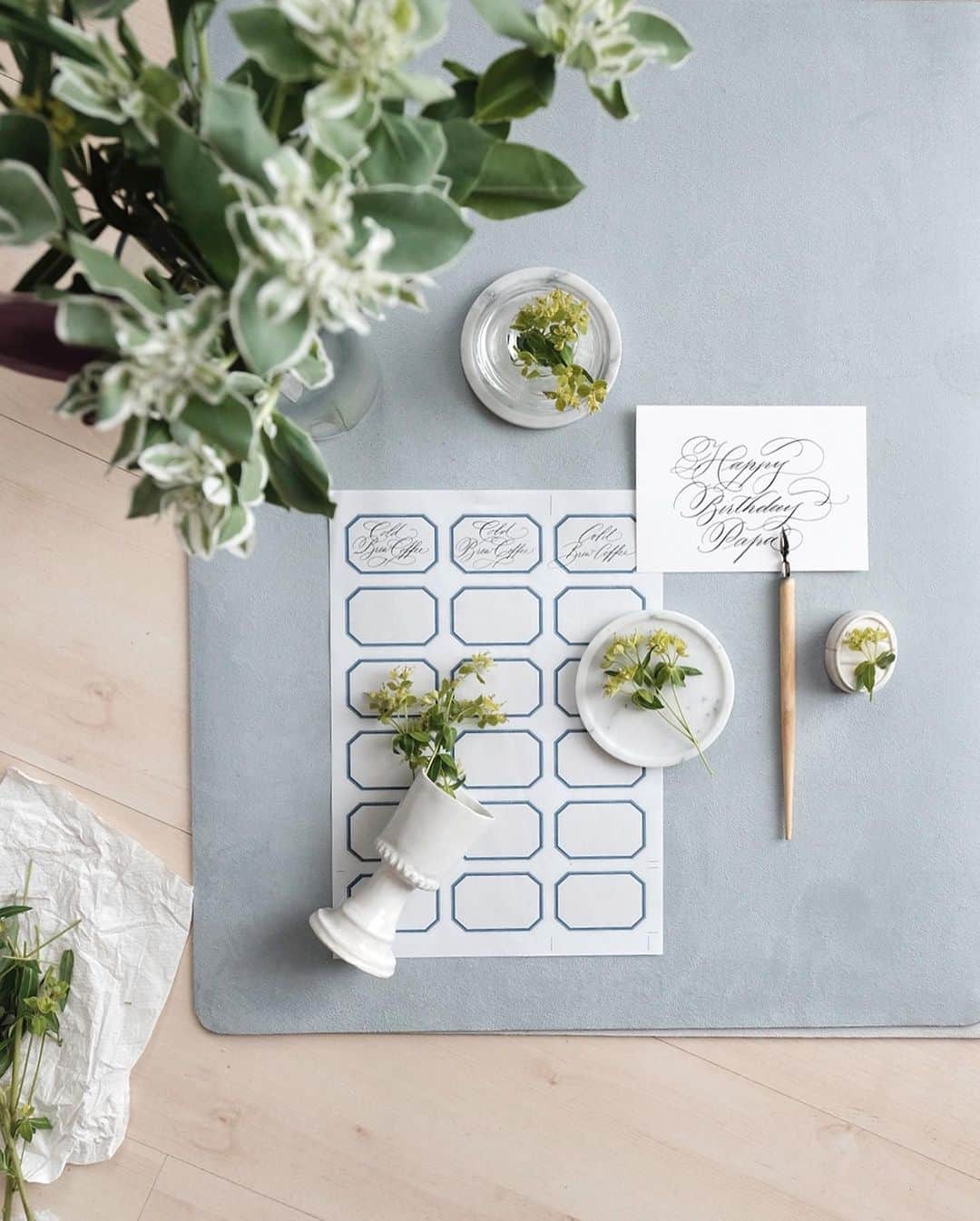 Veronica Halimさんのインスタグラム写真 - (Veronica HalimInstagram)「I did a fun styled shoot at home with pretty greens from @araluenflowers and before sending all these labels and card out to @garcon.gourmand  This simple styling layout is using The Grid template that I talked about in my new book, Calligraphy Lifestyle. There are other templates such as The Organic, The Centre and Corner layout that I often use in my styling scene. —  #vhcalligraphy #truffypi #カリグラフィー #カリグラフィースタイリング #モダンカリグラフィー #calligraphystyling #カリグラフィーワークショップ #labels #moderncalligraphy #styling #stylingtips #calligraphylifestyle #birthdaycards #カリグラファ #スタイリングワークショップ #スタイリング #prettypapers #weekendflowers」6月28日 14時23分 - truffypi