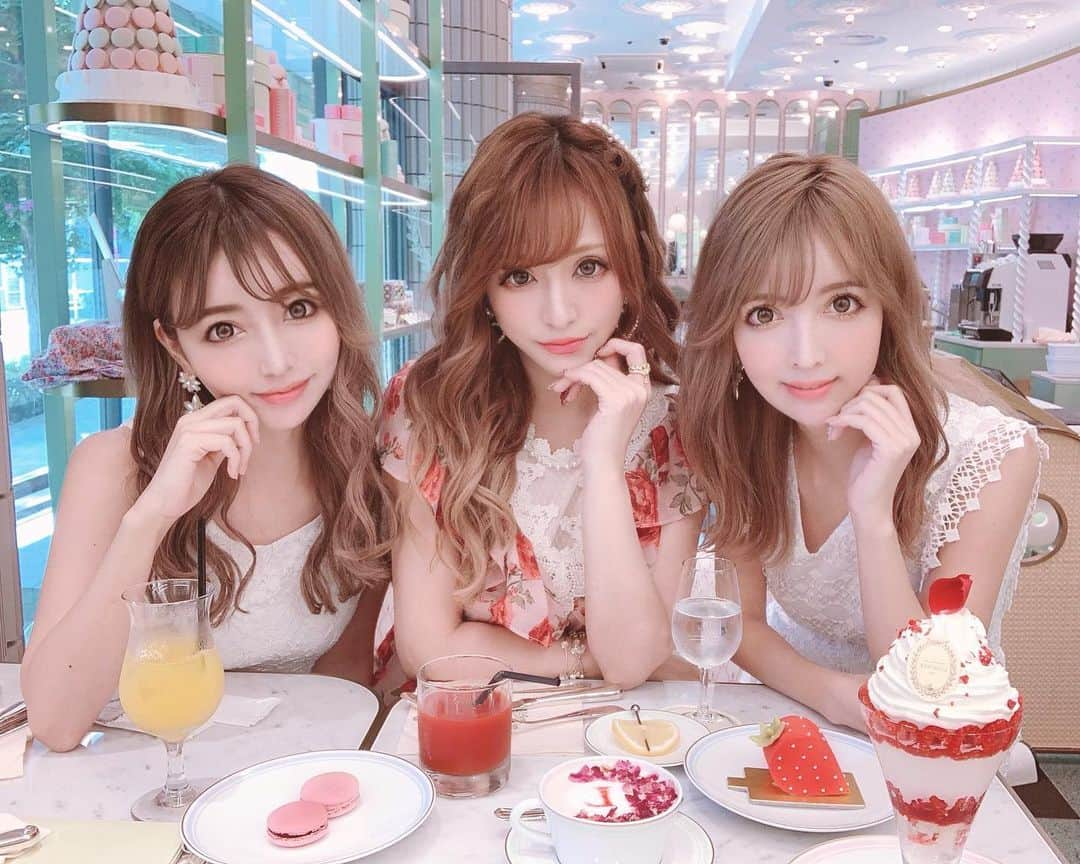 桜井莉菜さんのインスタグラム写真 - (桜井莉菜Instagram)「昼活💓 可愛い場所で可愛い物を愛でて可愛い物を食す🌹 幸せ🥰  #カフェ#ラデュレ渋谷松濤店#映えカフェ#可愛い」6月28日 14時36分 - rina__sakurai