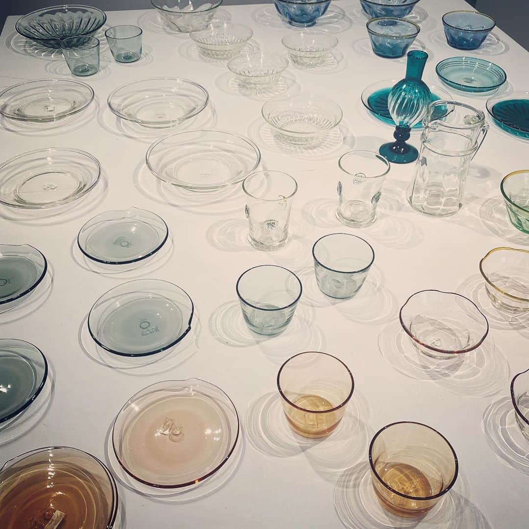 大手小町さんのインスタグラム写真 - (大手小町Instagram)「涼しげなガラスの器の展示会。村松学さんという広島県福山市のガラス作家さんだそうです。ガラスなのに温かみがあるというか、優しい雰囲気が漂います。  #otekomachi #大手小町 #村松学 #カンナガラス工房  #ガラスの器 #器好き」6月28日 14時45分 - otekomachi