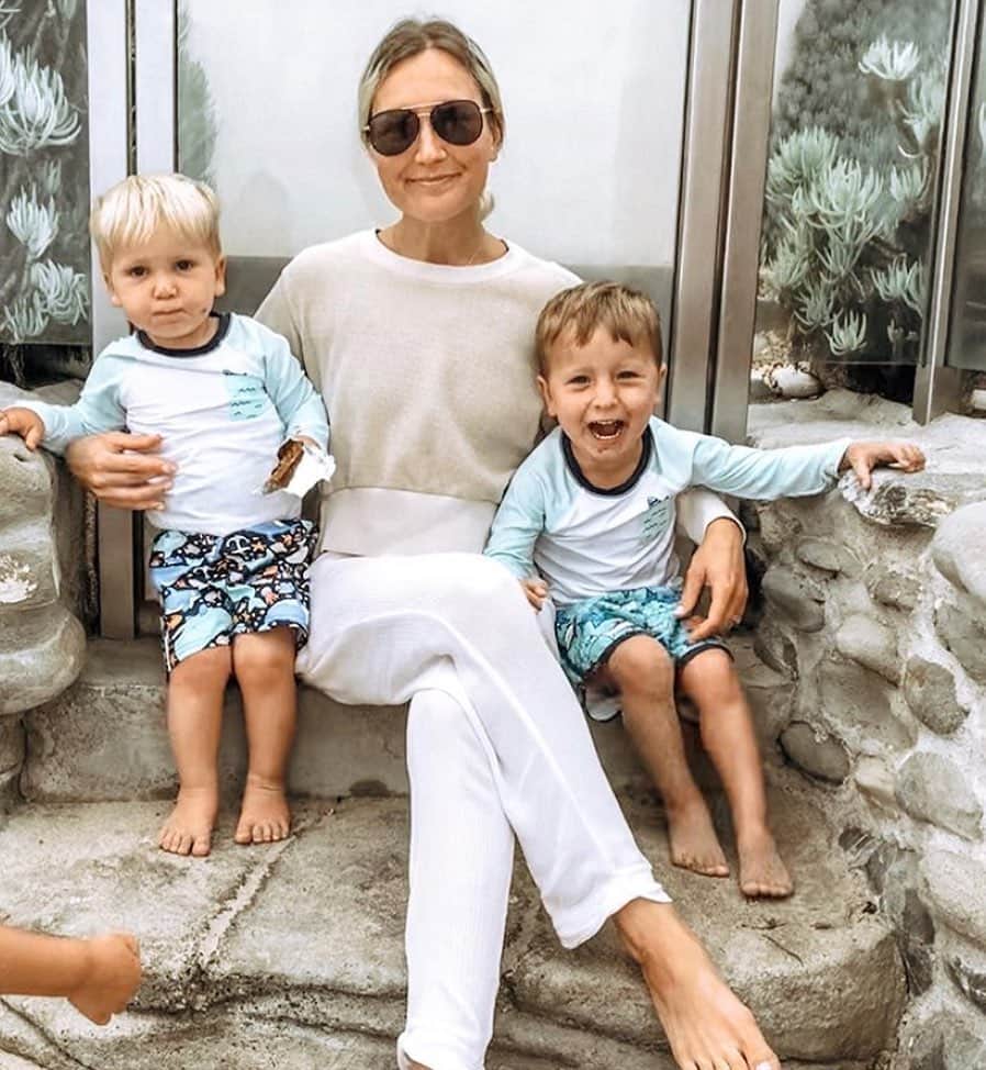 ブルーライフのインスタグラム：「Weekends are for family 💛 @mama_arob in the lena pant ✨ #shopplanetblue」
