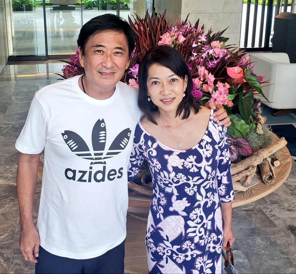 藤岡幸夫のインスタグラム：「甥や姪達が相次いで入籍や婚約。幸せになって欲しい。夫婦円満の秘訣はとにかく男が謝る。あれ？と思っても男が先ず謝る。女性はそれを赦す。これが男女の基本形かなと😊 男は女性には敵わない。だからボクはオンナという言葉は好きじゃないから絶対使わないんだぜ、ベイベー😘  ４月の投稿 ↓ 結婚して３１年、かみさんとこんなに一緒にいるのは初めて… 当然毎日いろいろ怒られる訳だが… 先日もボクが「コロナ収束したらカマクラ(鎌倉)に行きたいな～」と呟くとかみさんが「キャバクラはもう行かないって言ってたじゃない❗」…今でもあーた、まぁ…こんなもんよ😂」