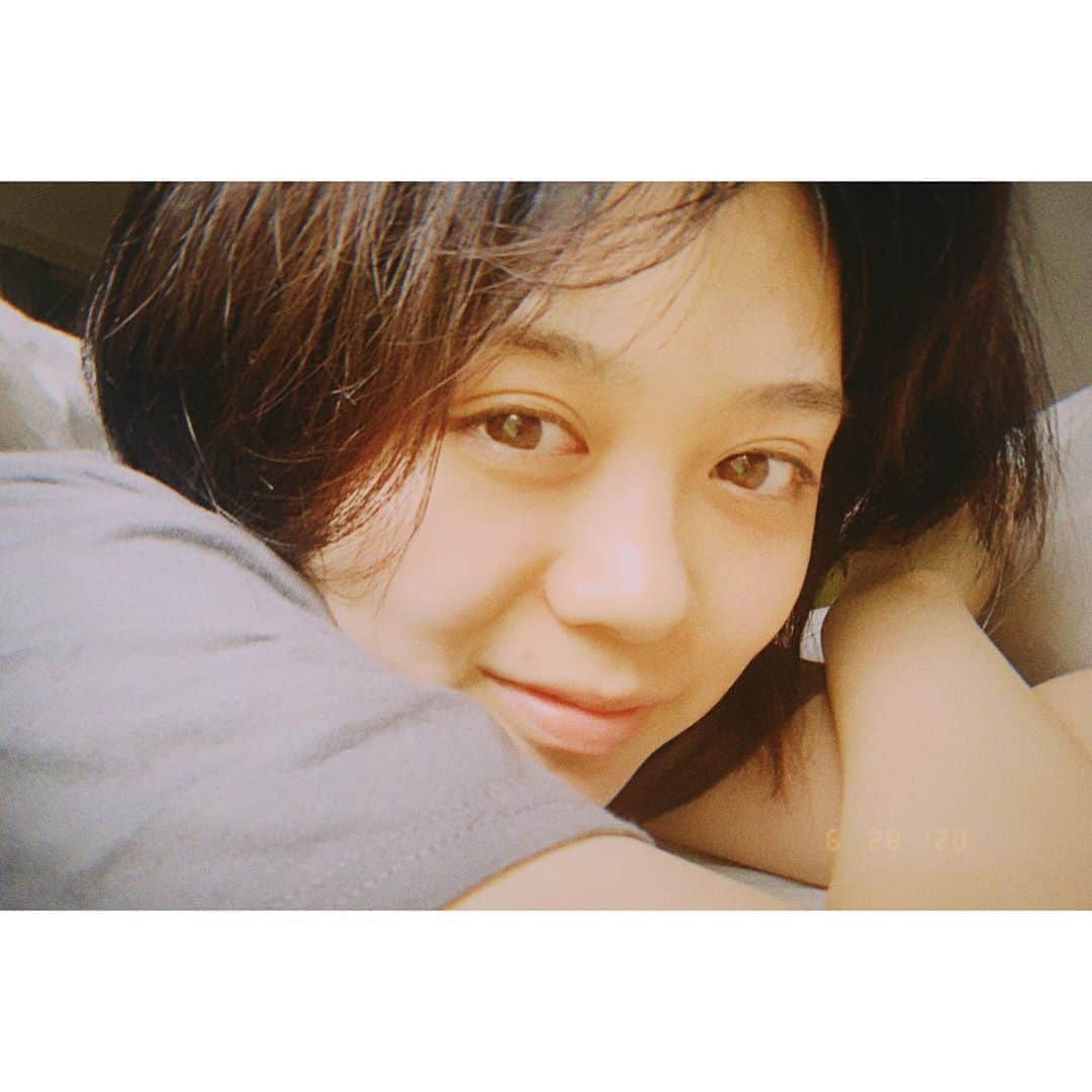 金野美穂のインスタグラム：「You're up?🛌 #photography #photo #😪#japanesegirl #japan」