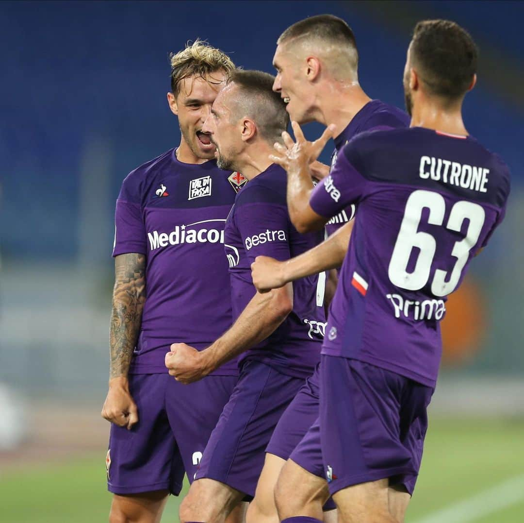 ACFフィオレンティーナさんのインスタグラム写真 - (ACFフィオレンティーナInstagram)「Grazie per essere sempre al nostro fianco 💜 Thank you to all Viola fans, always with us ⚜  #ForzaViola 💜 #Fiorentina #LazioFiorentina #ACFFiorentina」6月28日 7時20分 - acffiorentina