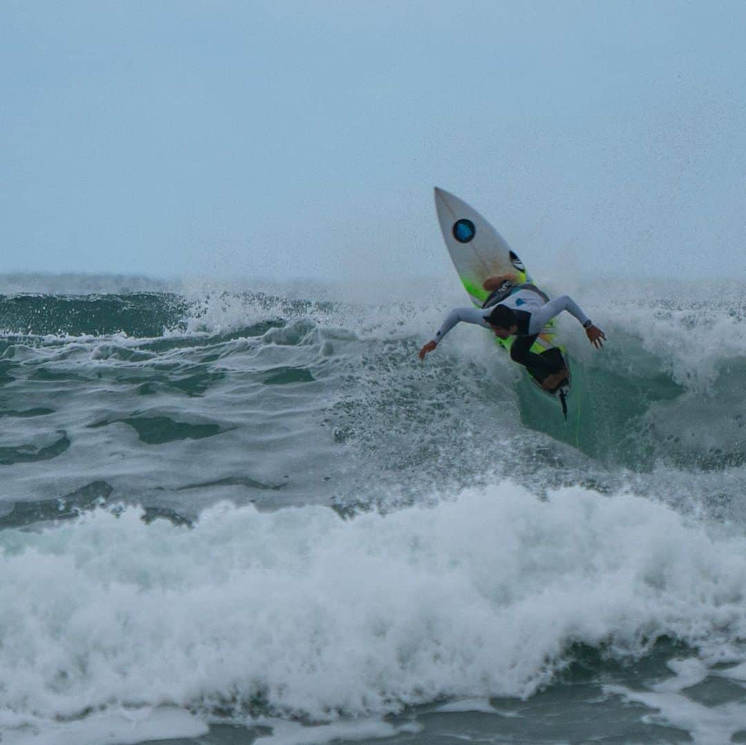 ミグエル・プッポのインスタグラム：「Surf🥶🏄🌊 #Congelando #surf (foto: @italomlc )」