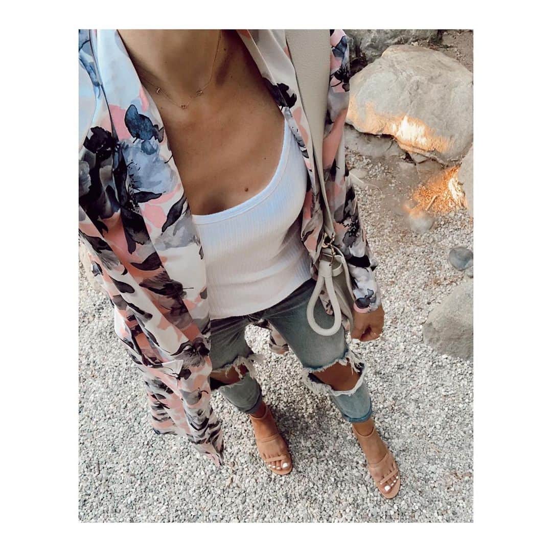 ティーバッグスさんのインスタグラム写真 - (ティーバッグスInstagram)「The look ✨ We love @shalicenoel in our Malini robe, perfectly paired with jeans and a tank. #MISAworld #SummerUniform」6月28日 9時04分 - misa_losangeles