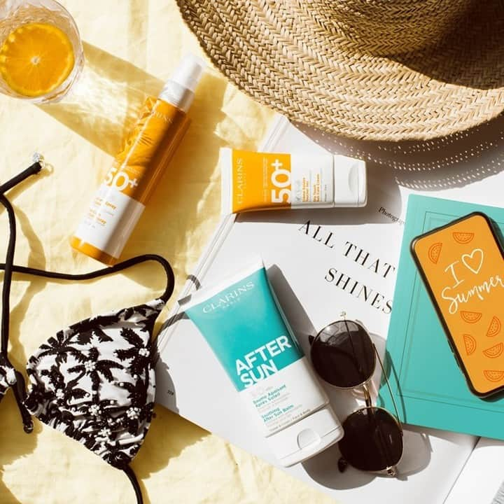 Clarins Méxicoさんのインスタグラム写真 - (Clarins MéxicoInstagram)「Summer is a state of mind. 🌞  Todo lo que necesitas para un Acapulco en la azotea es el sol, un coctél y nuestros NUEVOS protectores solares. 👏🏻 Son ideales para todas las pieles, incluso las más sensibles pues te protegen de los rayos UVB, UVA y radicales libres gracias al  SPF de 30 y 50+. 💖 ¡Podrás disfrutar de un baño de sol cuidando tu piel! 🙌🏻 Conoce más de ellos en el link de la bio. . . . . #vivoclarins #Clarinscuidadeti #yomequedoencasa #naturalskincare #skincare #beauty #natural #naturalbeauty #healthyskin #glowingskin #selfcare #organicbeauty #skincaretips #skincareproducts #beautycare #essentialoils #instabeauty」6月28日 9時05分 - clarinsmx