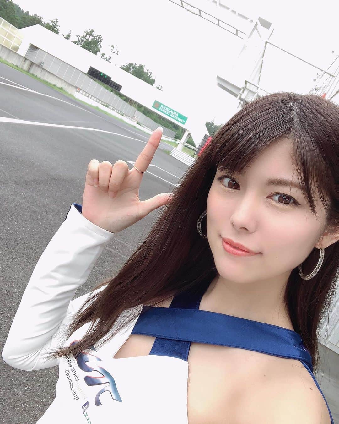 熊林保奈美のインスタグラム：「* . 昨日はワンスマ澤さんの走行プログラムにて RQさせて頂きました☺️ . 2月ぶりの袖森＋ゆうみんと一緒で とっても楽しかった〜✨ ありがとうございました😊 . さぁ今日はひっさびさの撮影会！ 楽しみだけど雨ー！！！☔️ 湿度…湿度よ… . * #モデル #撮影会モデル #ポートレートモデル #サロンモデル #イベントコンパニオン #レースクイーン #RQ #熊林保奈美 #道産子 #Japanesegirl #paddokgirls #pitgirl #instalike #맞팔」