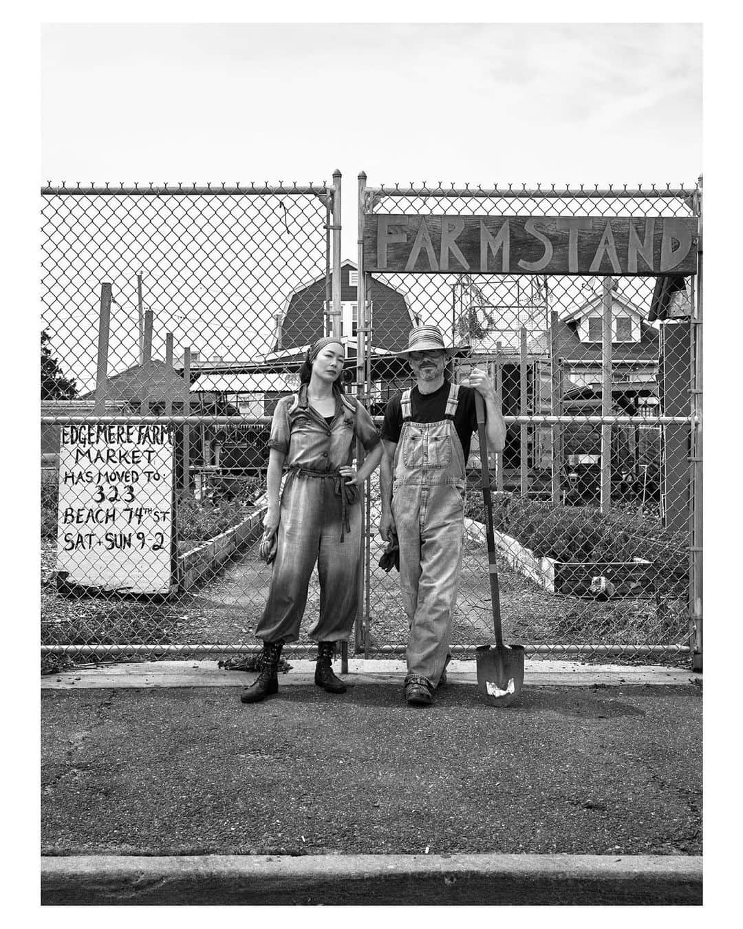 マリオ・ソレンティさんのインスタグラム写真 - (マリオ・ソレンティInstagram)「CECILIA DEAN AND DAVID SELIG. @visionaireworld #davidselig  i-D THE FAITH IN CHAOS ISSUE - NEW YORK IN LOCKDOWN - BY MARIO SORRENTI AND MARY FREY @mario_sorrenti @mary_frey  @i_d - FULL STORY www.i-D.co In the first days of May, the Covid-19 pandemic had us all at a standstill, stuck indoors waiting patiently for news. Mary and I decided to use our car as a mobile studio to drive around documenting our friends and their friends from afar.  Brooklyn, Bronx, Queens, Far Rockaway, Manhattan and upstate NY. We packed lunch, some snacks, a hot thermos, plenty of masks, and my camera. Pulling up and driving by everyones house’s, apt buildings, storefronts, and farms was a window into everyone’s lives during lockdown. It was a genuine exchange of love and affection and A good feeling to say “hey how ya doing, how you holding up.” Everyone shared their story and it was nice to listen - spending a few minutes together in a very bizarre moment in time, was very comforting. These photographs are portraits of people we love and respect. It was great to see everyone and thanks for stepping outside. Thank you so much for being apart. 100% of the funds raised from the sale of this issue will be donated to @blklivesmatter」6月28日 9時14分 - mario_sorrenti
