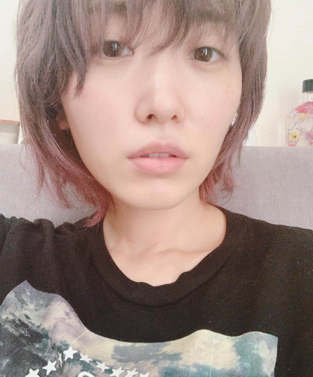 くまみきのインスタグラム：「なんかストーリーズとかTwitterに載せたら好評だったからここにも載せとこ〜🤣﻿ いま髪伸ばしててブリーチ我慢期間頑張ってるんだ💪﻿ だんだんアレンジもできる長さになってきてふりふりしたお洋服も着るようになってきたんだけどなんだろう…かわいいよりイケメンって言われるほうが嬉しい🤦‍♀️笑﻿ ﻿ #男顔 #男顔女子」