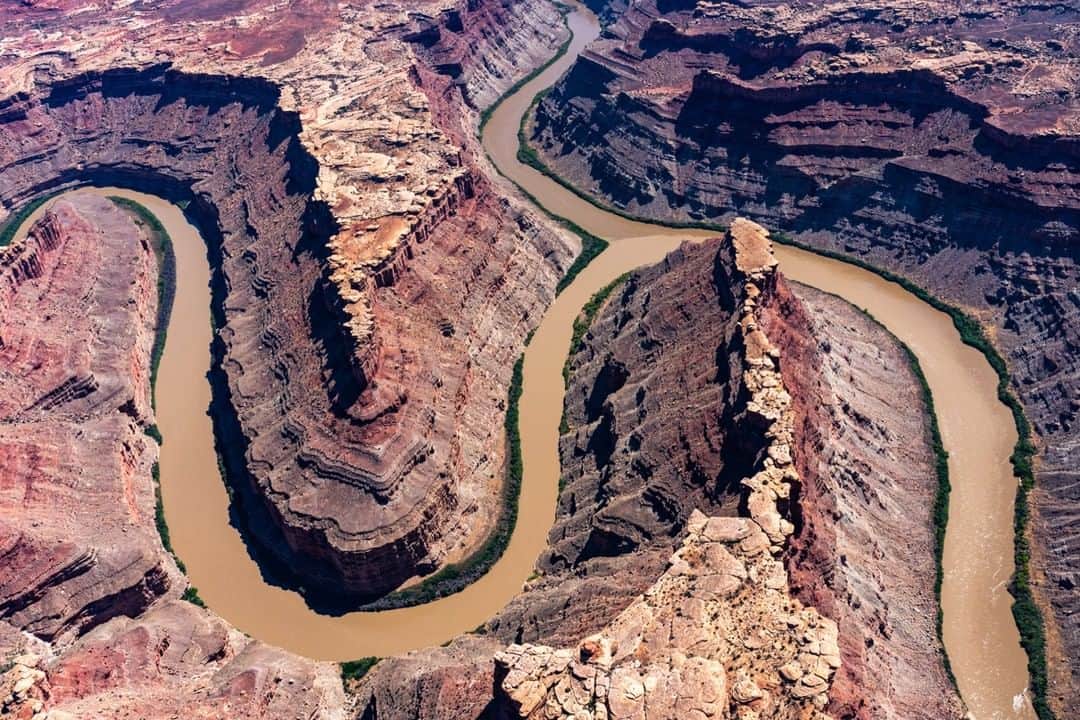 ナショナルジオグラフィックさんのインスタグラム写真 - (ナショナルジオグラフィックInstagram)「Photo by Pete McBride @pedromcbride | The Confluence: The Colorado River joins forces with its longest tributary—the Green— showing that together is mightier than divided. For more aquatic lifelines around the world, follow @pedromcbride. #water #nature #coloradoriver #lifeline #petemcbride」6月28日 9時34分 - natgeo