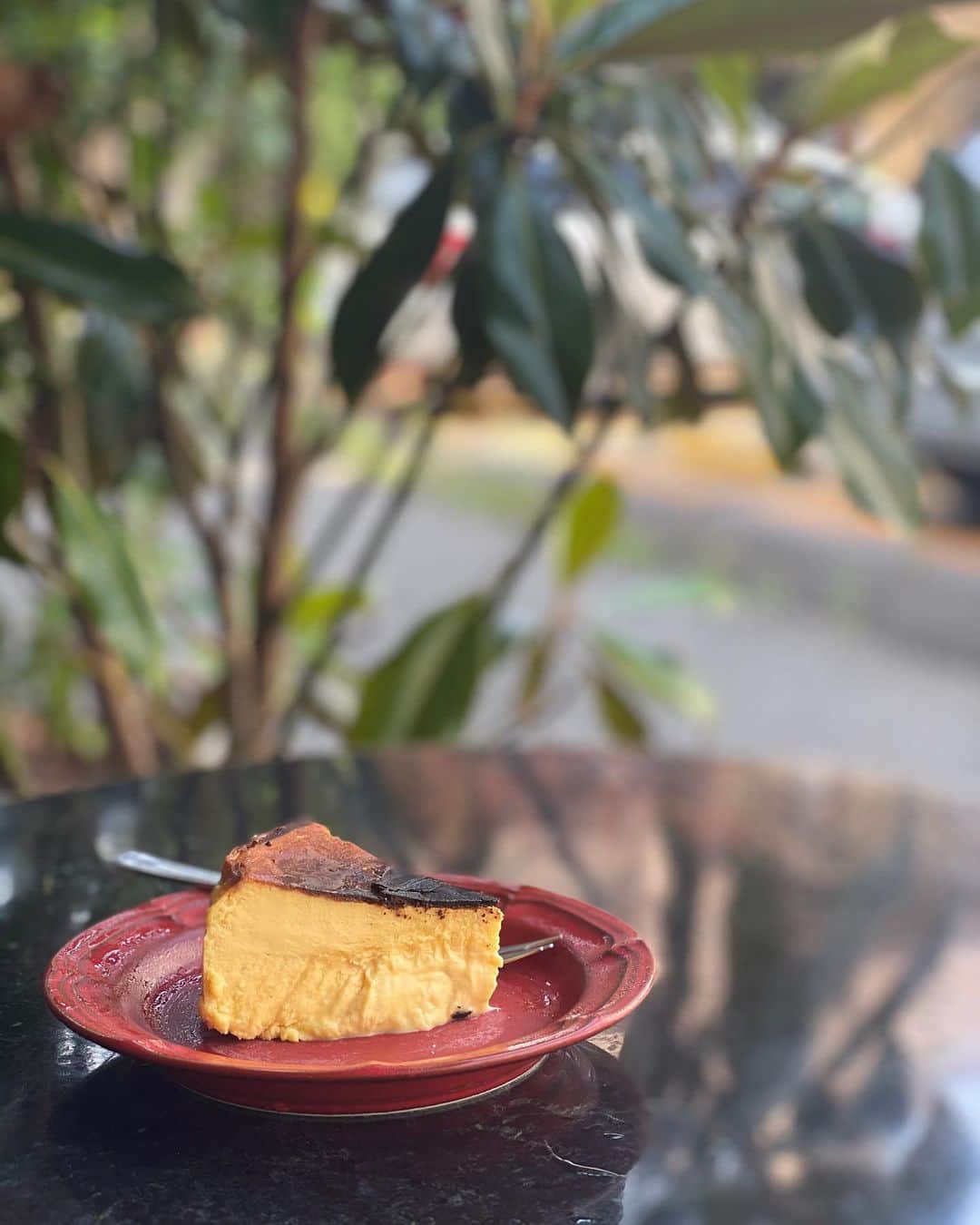 まいてぃ（粕谷まい）さんのインスタグラム写真 - (まいてぃ（粕谷まい）Instagram)「六本木のおしゃれカフェで食べたバスクチーズが美味しくて忘れられません。 ・ ・ CAFE SANS NOM AKASAKA ( @cafesansnom_akasaka ) ・ ・ ・ ・ ・ ・ ・ #バスクチーズケーキ #六本木カフェ #六本木ケーキ #六本木スイーツ #CAFESANSNOM #六本木バー #六本木コーヒー #pr #コラボベース」6月28日 9時41分 - maity_0917