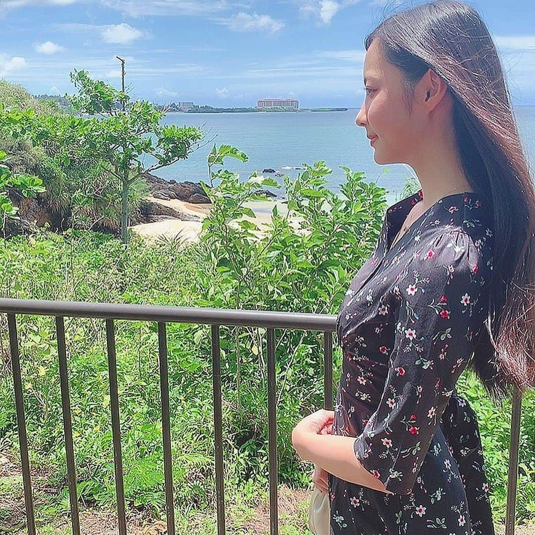 高橋恋子さんのインスタグラム写真 - (高橋恋子Instagram)「海本当にキレイ . . 私どこ見てるのかな、? . . #ライジングプロダクション  #沖縄 #海 #恩納村  #17さい」6月28日 15時28分 - kokko5050