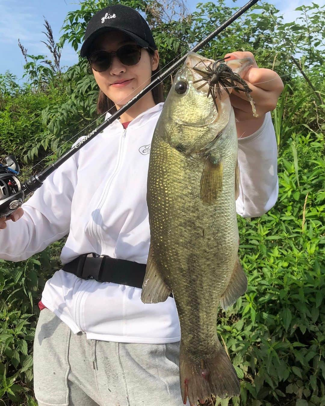 今田美奈さんのインスタグラム写真 - (今田美奈Instagram)「🎣 早起きして久しぶりに釣りへ なかなか良いコンディションのバス2本釣れたよー😆！ . #バス釣り#魚釣り#釣り#釣りガール#釣り女子#釣りスタグラム#エバーグリーン#evergreen #bassfishing#fishing#fishinggirl#fishinglife#낚시#배스낚시#낚시스타그램」6月28日 10時29分 - _minaimd.j_