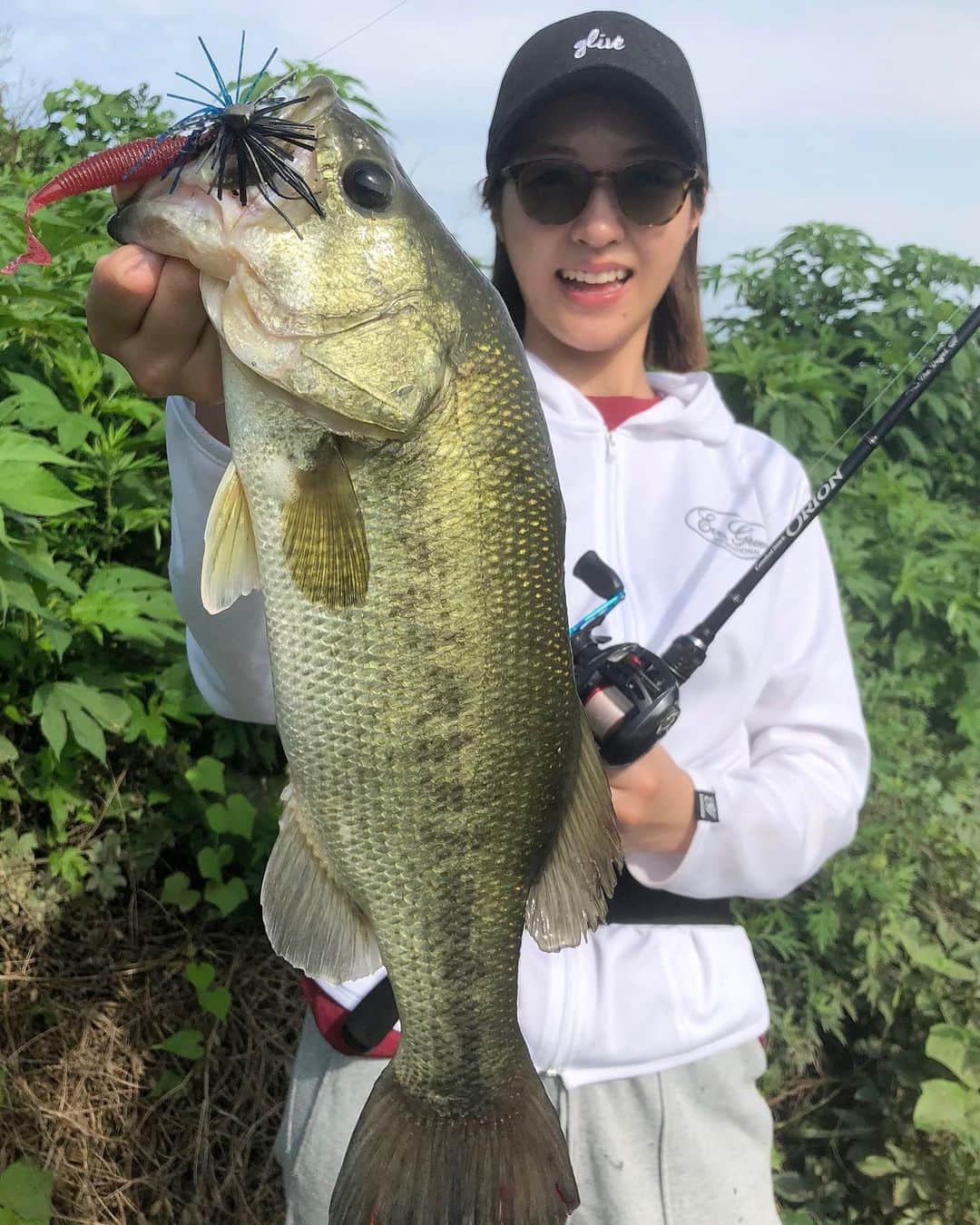 今田美奈さんのインスタグラム写真 今田美奈instagram 早起きして久しぶりに釣りへ なかなか良いコンディションのバス2本釣れたよー バス釣り 魚釣り 釣り 釣りガール 釣り女子 釣りスタグラム エバーグリーン Evergreen Bassfishing Fishing Fishinggirl