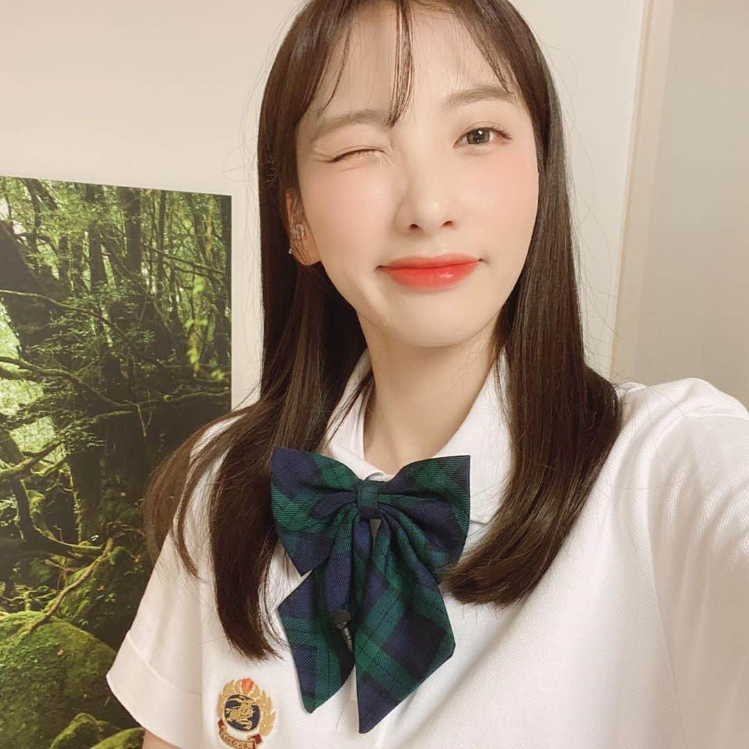 キム・ジスクさんのインスタグラム写真 - (キム・ジスクInstagram)「하이루! 방가방가 (요즘이거아닌가)🤭 . #팔로우미_리뷰on  #지숙 #Jisook」6月28日 10時35分 - jisook718