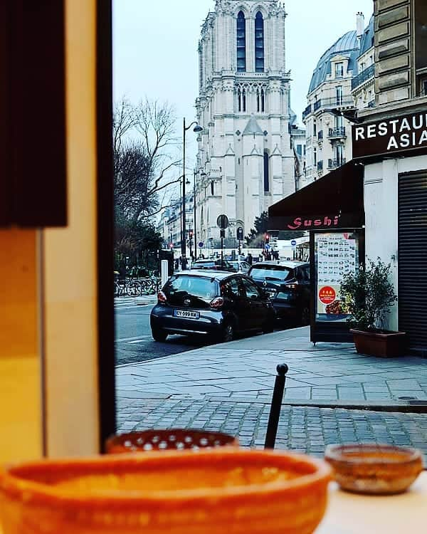 竹虎さんのインスタグラム写真 - (竹虎Instagram)「コロナウィルスにより中断していたフランス国内巡回展「日本の日常生活の中の竹」パリ会場で9月末までの日程で再開しました。 会場 - Espace ASIA, 1, rue Dante, 75005 Paris, tel : 01 44 41 50 10 この後はリオン、ツールーズと巡回します。 https://youtu.be/OlMbPeKoQUw #竹虎 #虎斑竹専門店竹虎 #山岸竹材店 #竹虎四代目 #TAKETORA #竹  #竹屋 #竹製品 #竹細工 #竹工芸 #竹 #bamboo #虎竹 #真竹 #青竹 #淡竹 #白竹 #晒竹 #孟宗竹  #職人 #国産 #日本製 #籠 #ざる #魚籠 #箕 #フランス国内巡回展 #日本の日常生活の中の竹 #パリ会場再開」6月28日 10時44分 - taketora1894