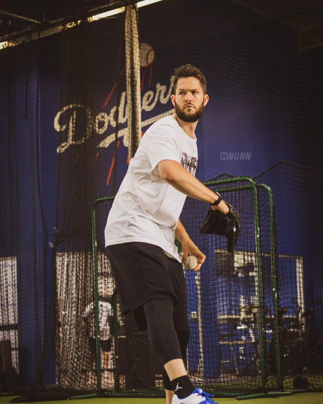 アレックス・ウッドのインスタグラム：「Throw session w/ @mlorenzen21 at @dodgersacademy ! Place is sick go see em! Countdown is on! #WeBack #Dodgers」