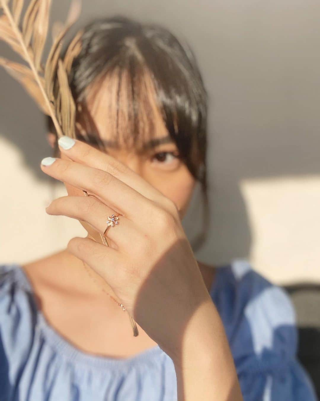 シャニア・ジュニアナタさんのインスタグラム写真 - (シャニア・ジュニアナタInstagram)「Officially 22!  Thankyou for the warm wishes, semoga semua doa yang baik juga berbalik ke kalian semua!  Btw, di ulang tahun ini aku merasa kl penting juga buat mengapresiasi diri sendiri dengan melakukan hal yang bikin kita bahagia misalnya kaya beli barang kesukaan. Salah satunya perhiasan emas.  Kl aku percayain buat beli perhiasan emas di @ubs.lifestyle, Apalagi mulai besok @ubs.lifestyle lagu ada Grand Launching di Shopee banyak banget promonya diskon semua perhiasan emas up to 20% + menangin hadiah angpao emas 24K + cashback hingga Rp 50.000. Pastiin jangan sampai kelewatan ya, langsung aja cek instagramnya di @ubs.lifestyle  #UBSLifestyle #UBSGold」6月28日 11時10分 - shanju