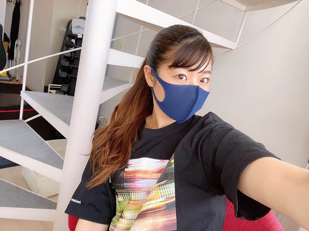 Chiharuのインスタグラム：「まだまだマスクな世の中ですが😷 スポーツ用のマスクを頂いたのでゴールドジムで使ってみました！ 通気性よくて普通のマスクより快適でした✨ジムはマスク着用だからね、おすすめ^ ^⬇️ @barzagli_official_ . #マスク #スポーツマスク #涼しいマスク」