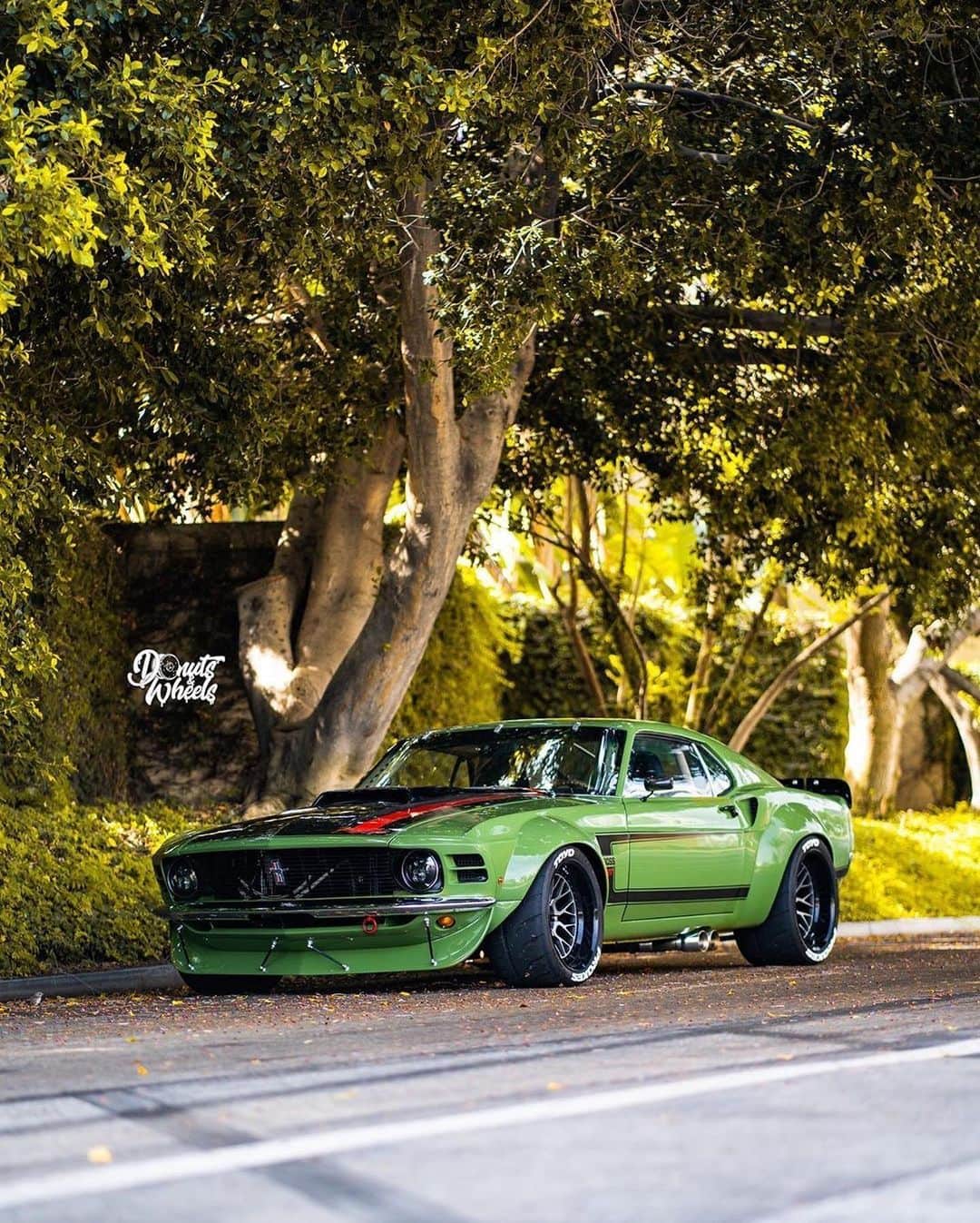 CARLiFESTYLEさんのインスタグラム写真 - (CARLiFESTYLEInstagram)「Widebody BOSS 402 Mustang. Photo by @donutsnwheels / Owner @macmaninfi #carlifestyle」6月28日 12時09分 - carlifestyle