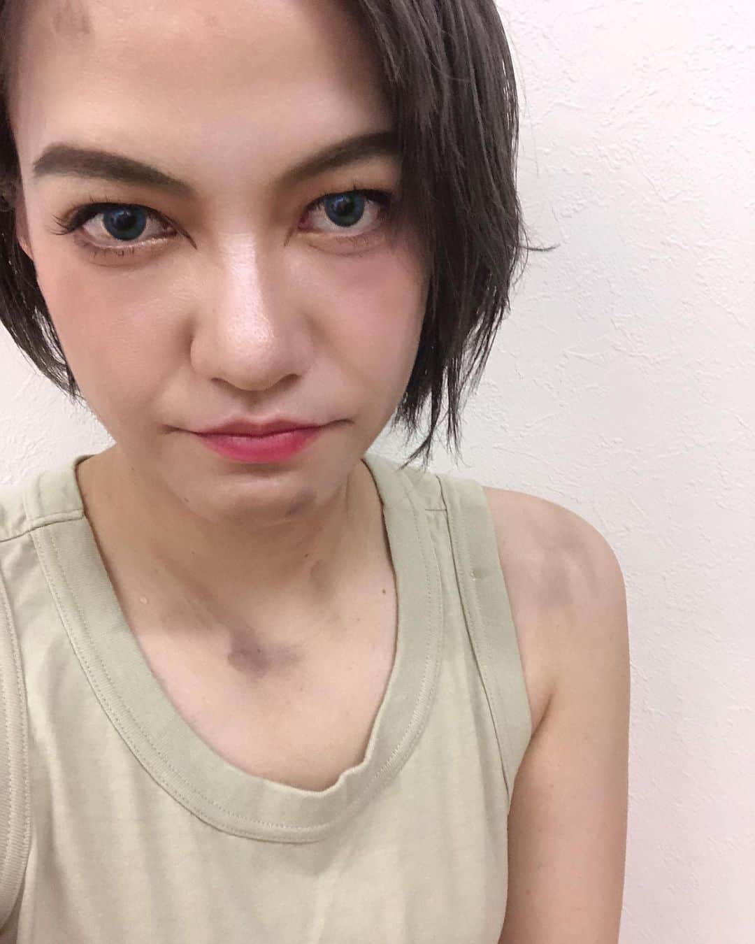 金原早苗さんのインスタグラム写真 - (金原早苗Instagram)「新しい顔モノマネ💄 #ウォーキングデッド #thewalkingdead  #マギー #ローレンコーハン #laurencohan 神妙な面持ちになると顔のパーツが中心に寄ってくるマギー。 . でもこれには理由がありまして、  実はこれ鼻が ...