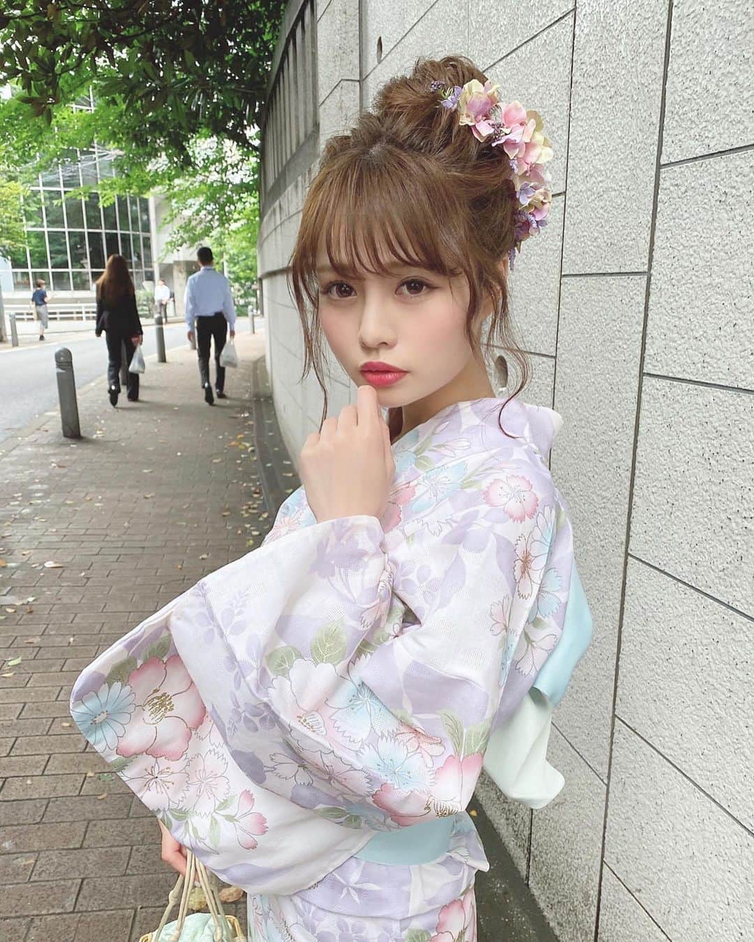 Isakoさんのインスタグラム写真 - (IsakoInstagram)「こちらはパープル👘💕 あわーい色合い可愛すぎる🥺 . ヘアメイクは @suu.suu.sun さんです💫 いつもありがとうございます😊 . . 浴衣で温泉とかいきたいなあ💗 アフタヌーンもしたい🍽 今年は花火大会とかが中止だけれど 浴衣で楽しめること沢山あるね💕 . . @merrisa_official 👘 coming soon . . . . . #浴衣#浴衣デート#浴衣ヘアアレンジ#浴衣女子#浴衣ヘア#浴衣アレンジ#浴衣着付け#浴衣コーディネート#着物#着物コーディネート#着物ヘア#着物女子#merrisa#おにかい#お団子ヘア#お団子アレンジ」6月28日 12時19分 - ichaaako