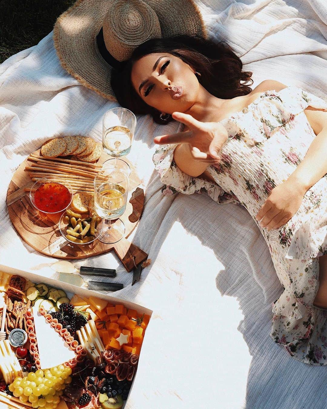 iluvsarahiiさんのインスタグラム写真 - (iluvsarahiiInstagram)「Just me , you and some 🍷🍇🧀 Dress and hat @misslola  Cheese board @charcuteriethyme  Blanket @allswellhome」6月28日 12時37分 - iluvsarahii