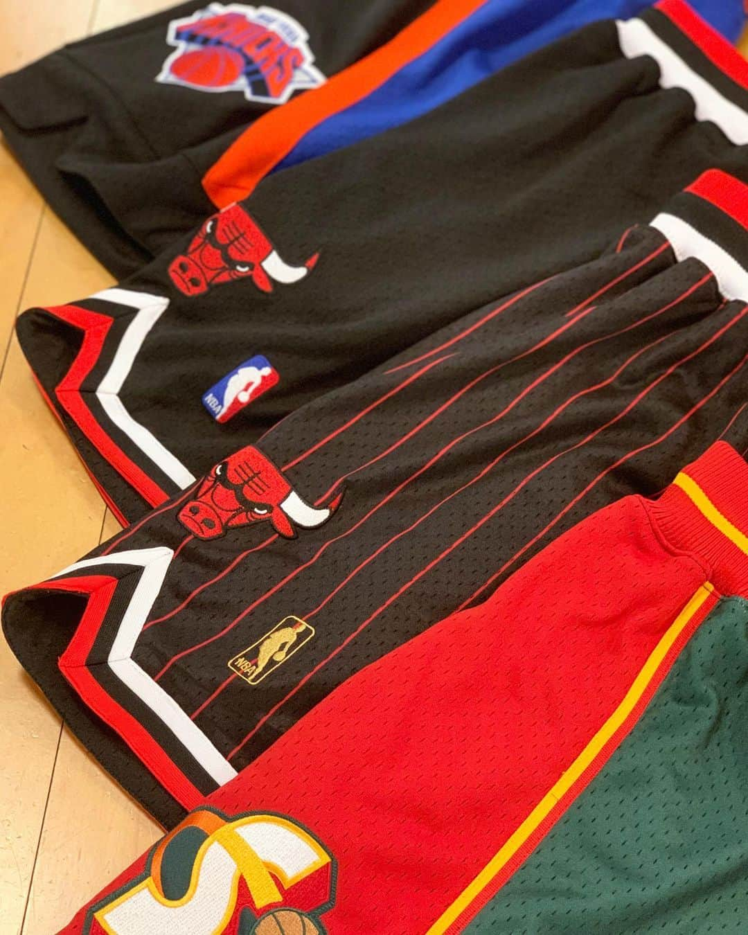 GROW AROUNDさんのインスタグラム写真 - (GROW AROUNDInstagram)「#growaroundnewarrivals  Mitchell&ness 🏀 Authentic shorts 再入荷中です👍 Seattle SuperSonicsが今回新たに入荷しました👌」6月28日 12時59分 - growaround