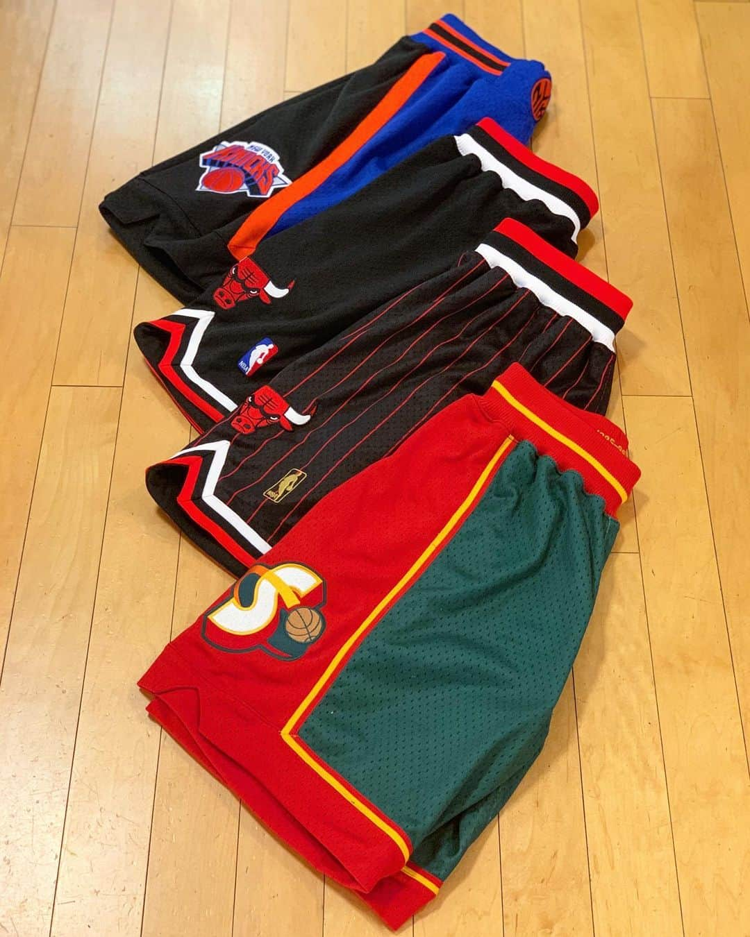 GROW AROUNDさんのインスタグラム写真 - (GROW AROUNDInstagram)「#growaroundnewarrivals  Mitchell&ness 🏀 Authentic shorts 再入荷中です👍 Seattle SuperSonicsが今回新たに入荷しました👌」6月28日 12時59分 - growaround