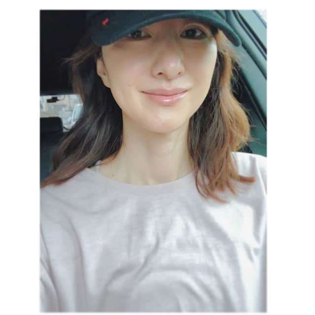 前田ゆかのインスタグラム：「朝一ピラティスへ！  呼吸、身体のバランス、調和 身体がのびやかに変化してると思う。 身体の軸を整えるので自分の弱かった所を知り体と向き合う時間となってます。 季節の変わり目、肩凝りが酷く 姿勢のクセも出やすくなってます、 元の正しい位置へ戻して のばしてもらいました。  肩の重さがなくなる感じ！！ #ピラティス #pilates #パーソナルピラティス」