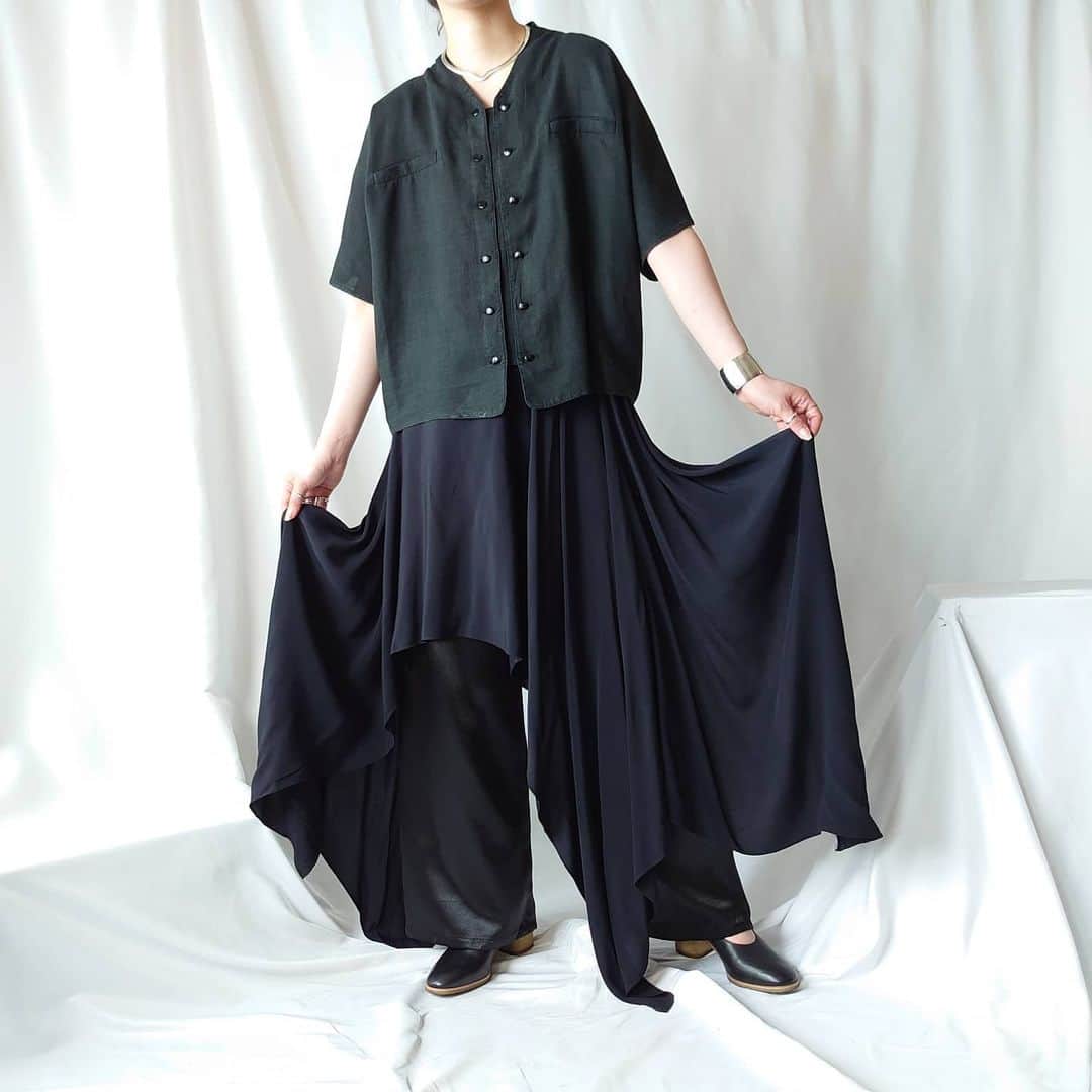 吉祥寺 古着屋 Orfeoのインスタグラム：「Irregular Hem Layered Style Skirt  #orfeo #kichijoji  #tokyo #vintage #used #fashion #coordinate #outfit  掲載商品のお問い合わせはインスタグラムのプロフィール記載のメールアドレス宛にお願いいたします。コメント、DMでのお問い合わせは受け付けておりませんのでご了承ください。」