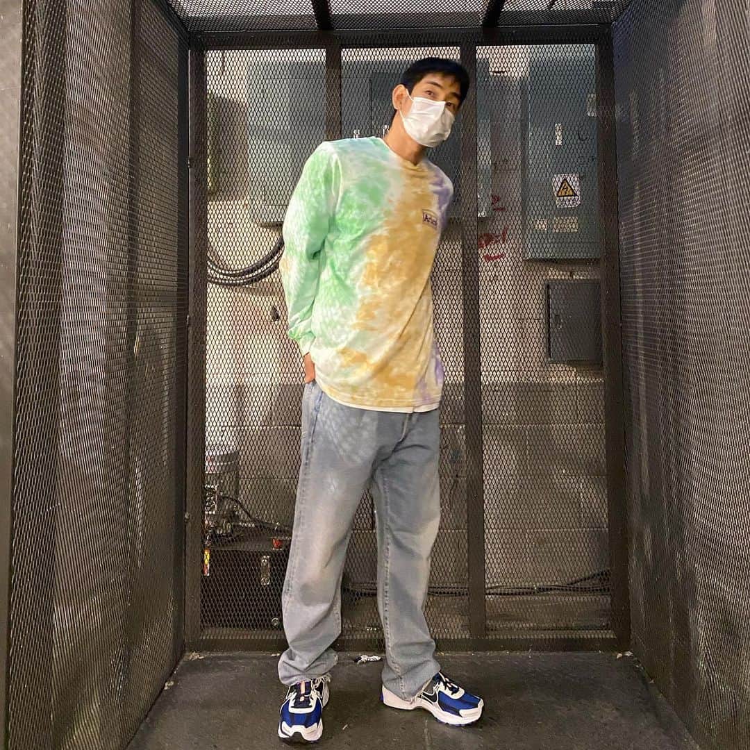 イナチ のインスタグラム：「. 일욜 가즈아🔥🔥 일끝나고  고기 🍗🍗 가즈아-~~ Tee:##ARIES Pants:#UNUSED」