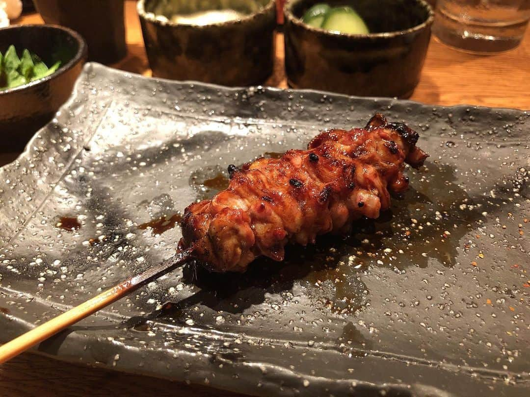 工藤采佳さんのインスタグラム写真 - (工藤采佳Instagram)「»ミシュラン認定焼き鳥｢酉玄｣ 1本ずつ出てきた順番にUPします☝️✨ ・ぼんじり ・ソリレス ・ちょうちん ・のどほる ・アスパラ ・げんこつ ・ふりそで ・チーズ焼き ・親子丼and鶏スープ ・ほうじ茶とバニラアイス  肉厚で食べ応え抜群！ 部位によって、 塩とタレで味付けが変わり、 飽きのこない順番で提供してくれる✨ 〆の親子丼と鶏スープは格別！ 鶏スープはかなり濃厚で ラーメンの麺を入れて欲しくなった😋 東京でNo.1の焼き鳥屋さん認定です！👑 . . . . . #武蔵小山#グルメ#焼き鳥#ミシュラン #絶品#料理#外食#武蔵小山グルメ#食通 #グルメ好きな人と繋がりたい#酉玄」6月28日 13時21分 - kudo__ayaka