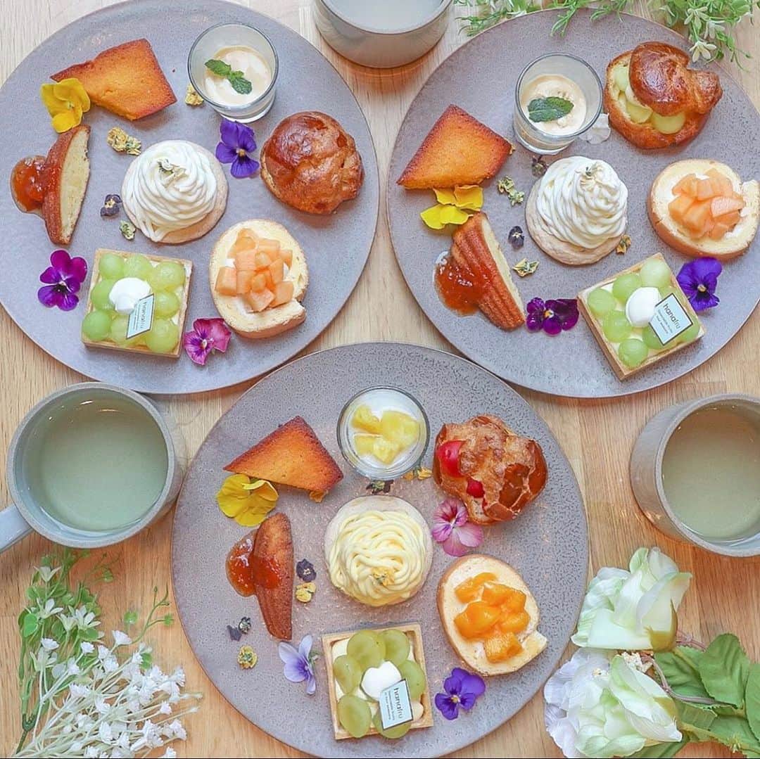 RETRIP<リトリップ>グルメのインスタグラム：「【RETRIP×大阪】 こちらは大阪にある「FRUIT（フルーツ）」です。こちらは高級フルーツを使用したコースメニューをいただくことができるお店です✨メロン好きにはたまらない高級メロンの食べ比べセットなんかもありますよ🍈 . RETRIPでは「おでかけ」に関する様々な情報を発信しています。ぜひ他のアカウントもチェックしてください！ . @retrip_nagoya_ 名古屋の話題のカフェを紹介 @retrip_osaka_ 大阪のおでかけグルメスポットを紹介 @retrip_kyoto_ 京都のおでかけスポットを紹介 @retrip_fukuoka_ 福岡のおでかけグルメスポットを紹介 @retrip_hokkaido_ 北海道のおでかけスポットを紹介 @retrip_korea_ 韓国の話題のカフェを紹介 @retrip_news 最新のおでかけ情報を紹介 @retrip_nippon 日本の絶景を紹介 @retrip_global 海外の絶景を紹介 @retrip_gourmet 全国の話題のスイーツを紹介 @retrip_dinner 全国の話題のごはんを紹介 @retrip_cafe 全国のおしゃれなカフェを紹介 . ▼RETRIP[リトリップ]のアプリは AppStore、GooglePlay「リトリップ」で検索！ プロフィールのURLからもダウンロードできます。 . photo by  @gaya.sachiko . . #retrip #retrip_rh #FRUIT #フルーツ #大阪カフェ #カフェ好きな人と繋がりたい #スイーツ好き #スイーツ好きな人と繋がりたい #スイーツ好きな人とつながりたい #グルメ好きな人と繋がりたい #グルメ好き #グルメ好きと繋がりたい #スイーツ部 #カフェ部」