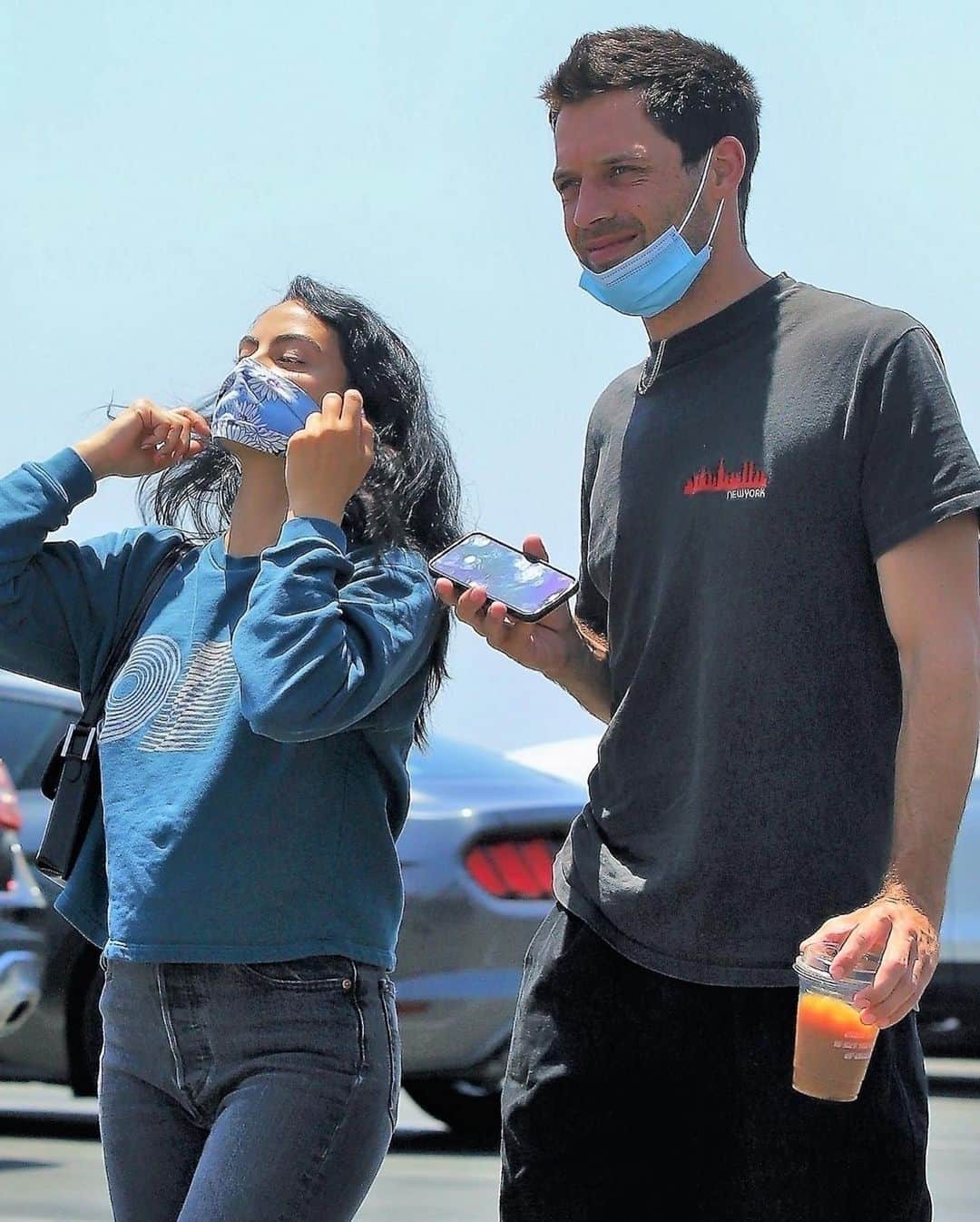 Just Jaredさんのインスタグラム写真 - (Just JaredInstagram)「@camimendes spends the afternoon doing some shopping with new boyfriend @graysonvaughan! #CamilaMendes #GraysonVaughan Photos: Backgrid」6月28日 13時42分 - justjared