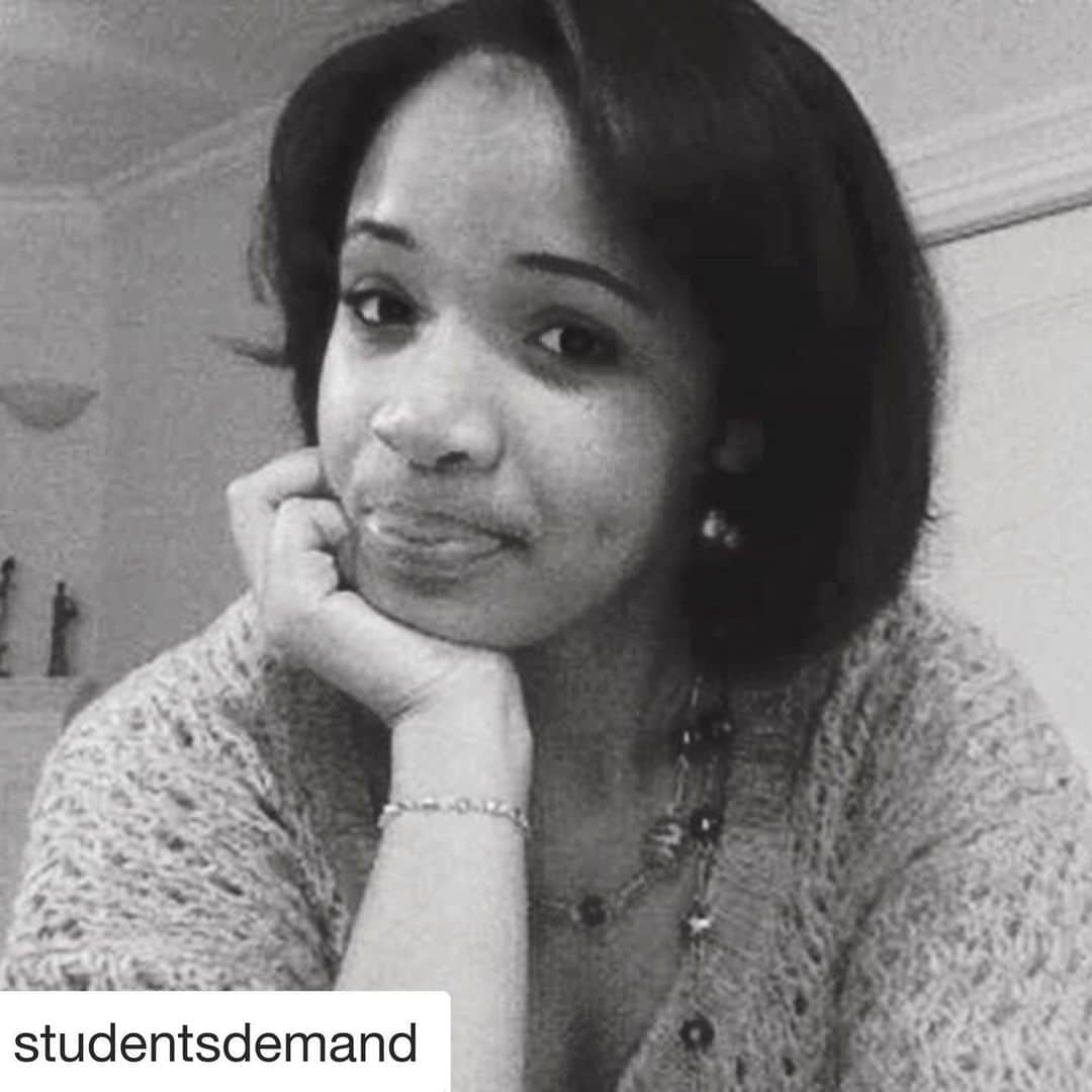 ジュリアン・ムーアさんのインスタグラム写真 - (ジュリアン・ムーアInstagram)「#Repost @studentsdemand ・・・ Yesterday was Hadiya Pendleton’s birthday. She would have been 23, but she was shot and killed at only 15, in a park taking cover from rain. ⁠ ⁠ After she was killed, Hadiya’s friends, including @mad_liberator, wore orange and launched Project Orange Tree in her honor. ⁠ ⁠ They chose orange because it’s the color worn by hunters to signal their personhood so that other hunters do not shoot. New York gun violence prevention advocate Erica Ford also spearheaded orange as the color of peace through her work with her organization, @lifecampinc, organizing against gun violence in Queens, NYC. Collectively, it has become the color symbolic of solidarity with survivors and action against gun violence. ⁠ ⁠ On Friday, June 5 — National Gun Violence Awareness Day — we #WearOrange to honor Hadiya and all victims and survivors of gun violence and to bring attention to the deadly intersection of racism, white supremacy, and gun violence in America, where Black people are 10x more likely to die by gun homicide than white people.⁠」6月4日 22時38分 - juliannemoore