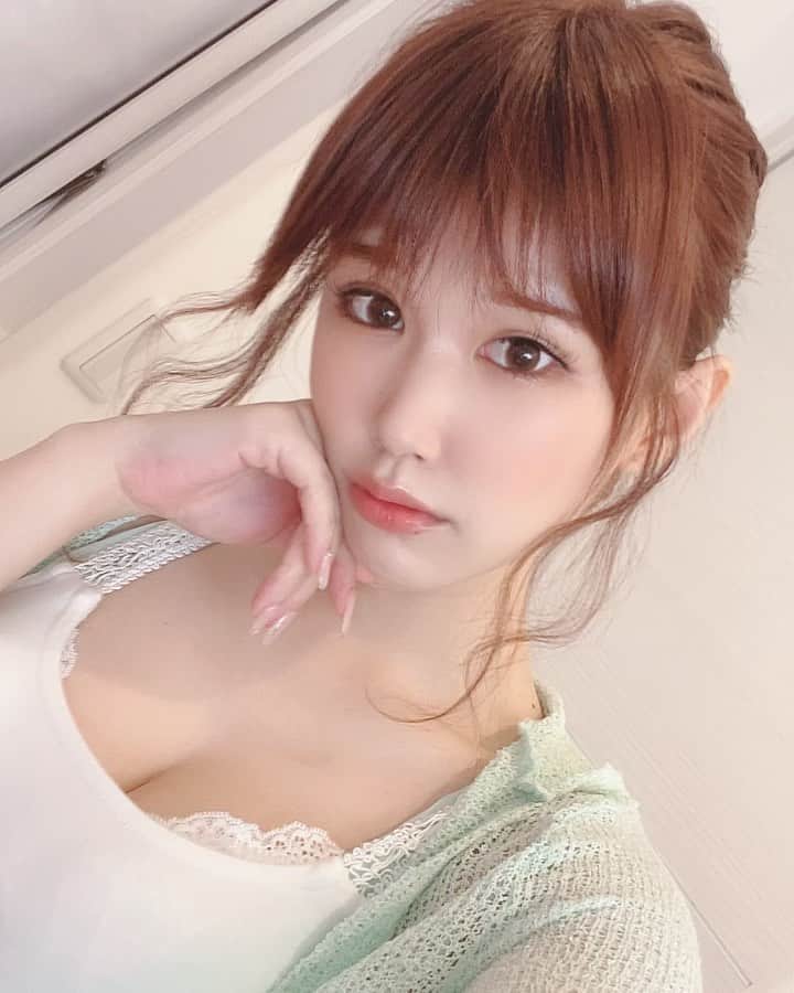 涼宮琴音のインスタグラム：「今月のV撮影終わりました〜♡ お疲れ様♡」