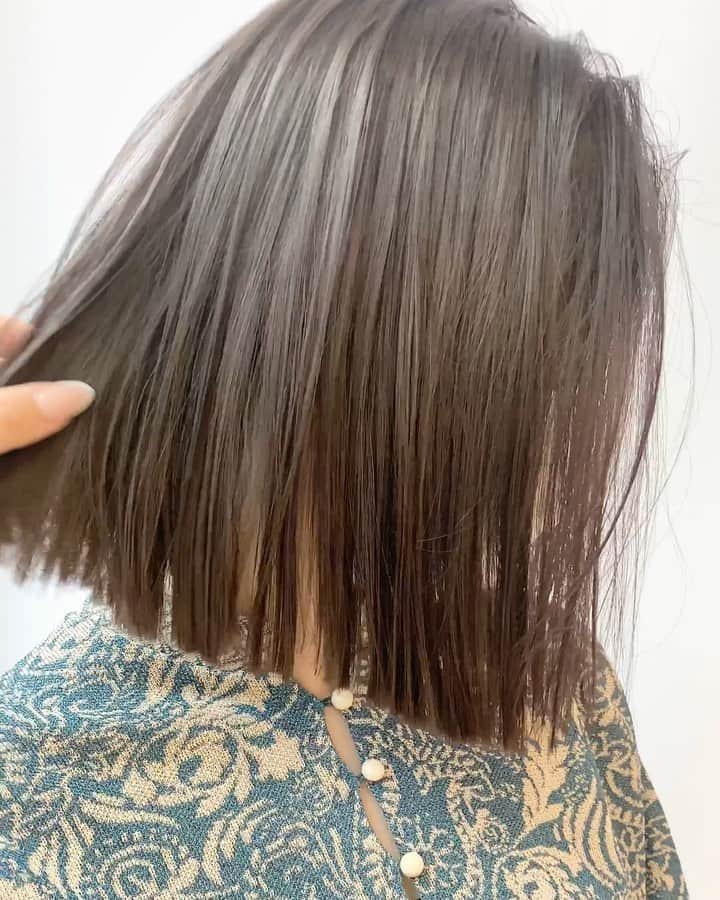 原涼香のインスタグラム：「『 #태슬컷　×  𝐆𝐥𝐨𝐬𝐬 𝐢𝐜𝐞 𝐠𝐫𝐚𝐲 』 🇨🇳中華美女のような色っぽさが出せる 透けるヌーディーカラー🤍」