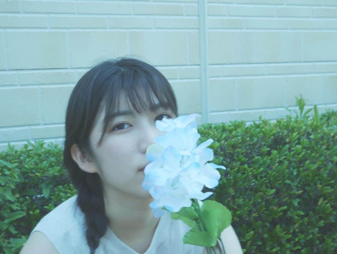 吉田華恋のインスタグラム：「#紫陽花 セルフ生写真 オフショットです🌧」