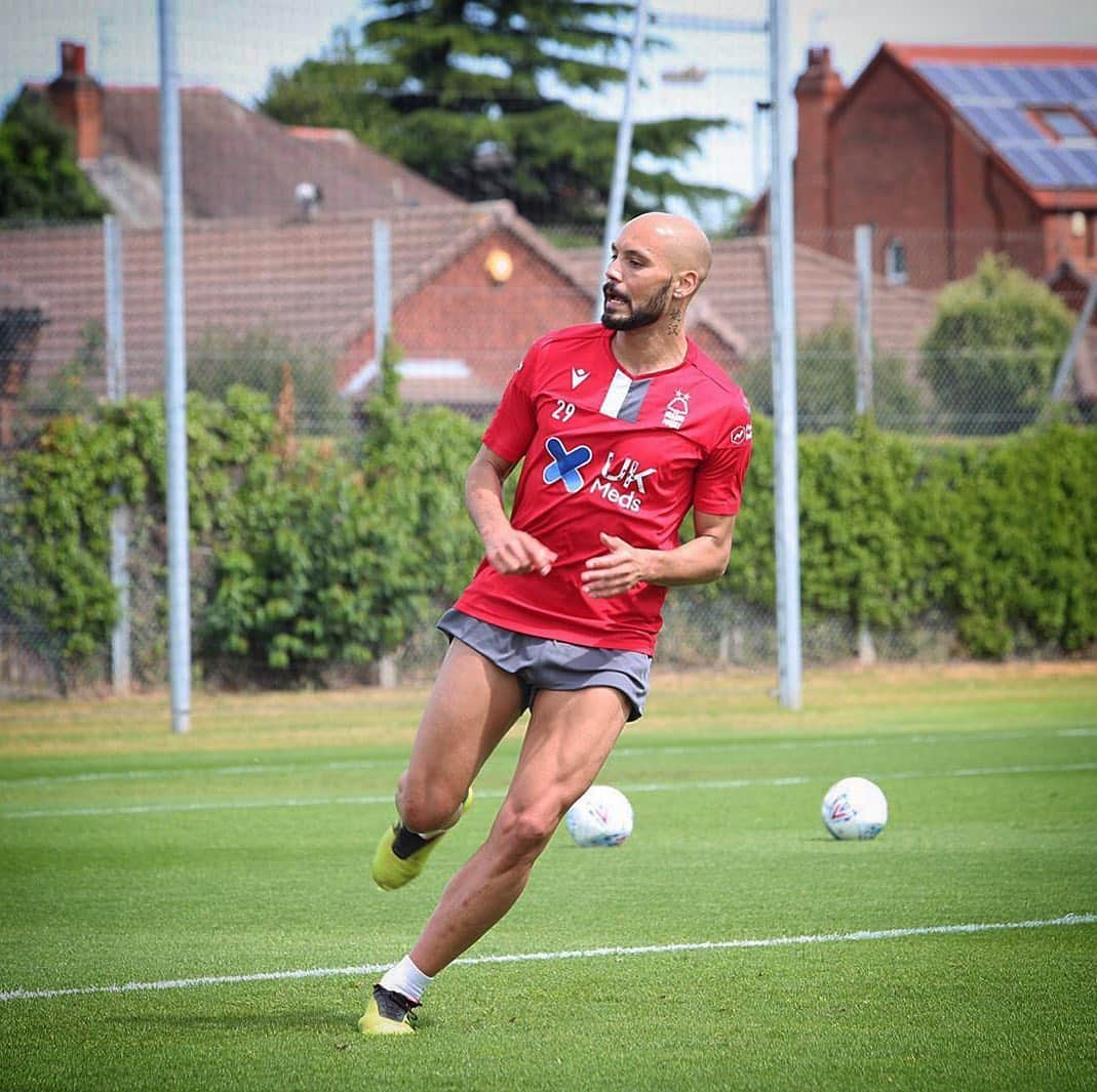 ヨアン・ベナルアンさんのインスタグラム写真 - (ヨアン・ベナルアンInstagram)「Keep pushing....#nottinghamforest #nottingham #yb29pablopicasso #football 🎬⚽️🦅」6月4日 21時18分 - benalouaneyohan