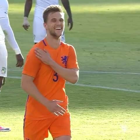 ジョエル・フェルトマンのインスタグラム：「#onthisday in 2017 I started my hunt for the all time @onsoranje top scorer award 😂🇳🇱」