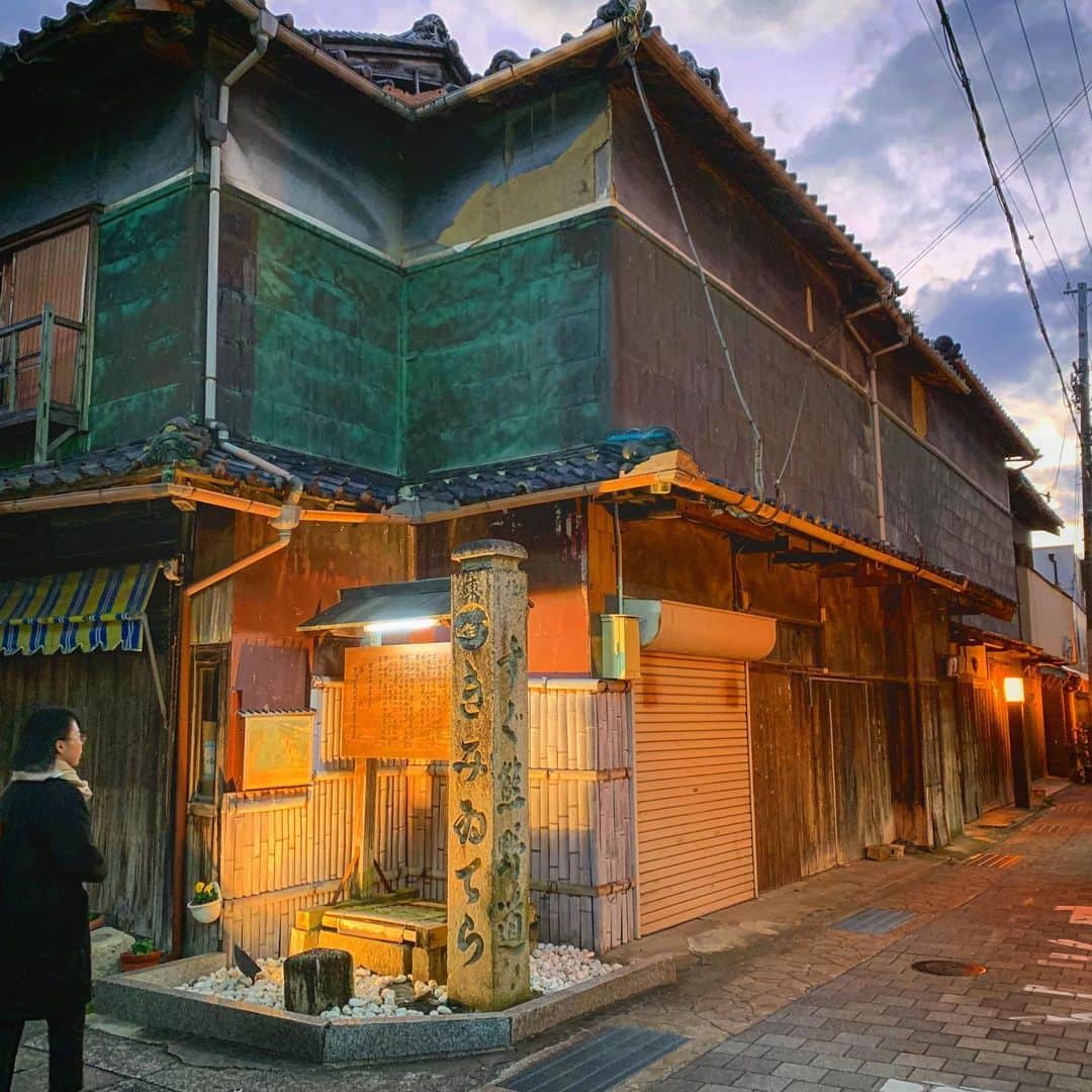 のインスタグラム：「#湯浅町重要伝統的建造物群保存地区  #思い出トリップ  #湯浅町の街並み  #unseenjapan #和歌山県 #湯浅町  #宿場町  #japantravel  #japanarchitecture  #instatrip  #湯浅  #instatravel  #日本遺産  #japanhouse  #日本建築 #artlovers #japan_daytime_view  #tripadvisorjapan  #japanculture  #japanesegirl」