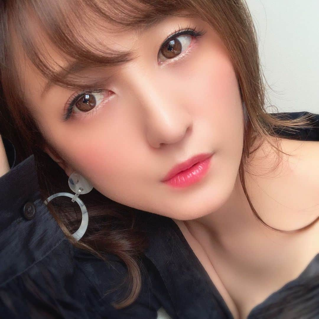 小松彩夏さんのインスタグラム写真 - (小松彩夏Instagram)「今日はメイクが上手くできた日💄﻿ ﻿ 明日も良い日になりますように...😊💕﻿ ﻿ #メイク #コスメ #follow #instagood #小松彩夏 #502﻿ ﻿」6月4日 21時37分 - official_ayaka_502