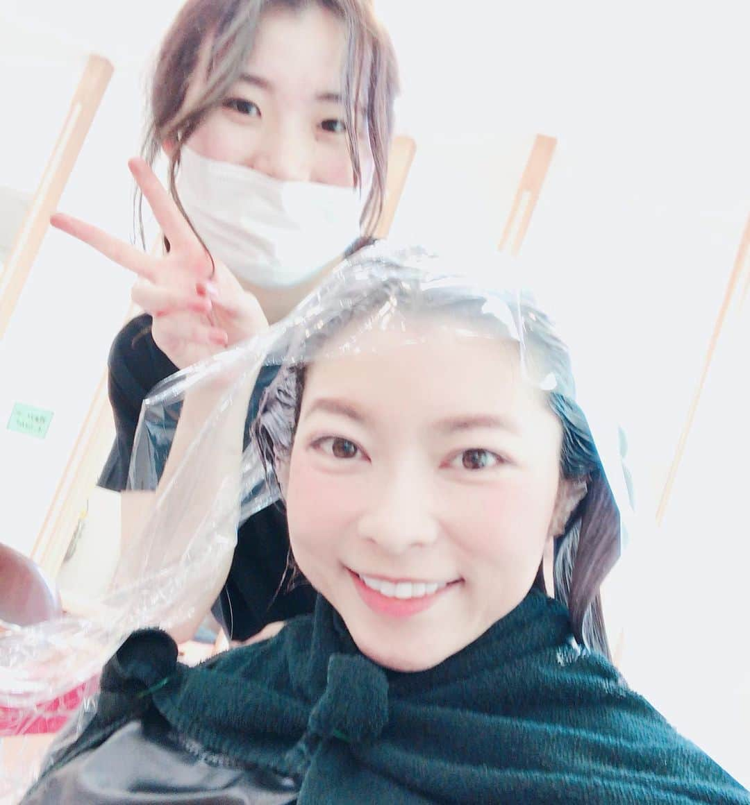 DJ MIYAさんのインスタグラム写真 - (DJ MIYAInstagram)「こんばんにゃっっ❤️今日は、 「NOB hair design 伊勢佐木町店」さんでHair Cut&Color&Aujua treatmentしていただきましたぁぁぁ☆彡  @nob_yokohama_harvest_official . .  店長さんの瀬川さんにCutしてもらいましたぁ❤️感激ぃぃぃ！！！めっちゃ上手（╹◡╹） .  コンテスト授賞されていて、瞬時に髪の悩みも感じ取ってくれる感じの素晴らしい方でしたぁー！(o^^o) .  color&treatmentを担当してくれた、古内さんもとても話しやすくて凄く楽しかったでーぇす❤️❤️ . .  AUJUA（オージュア）トリートメントも❤️ 12種類の中の Aquaveer アクアビアでケア⭐︎ .  髪の色は、brange❤️❤️グレージュとアッシュなどがmixtureされた魅惑のカラーですごーい❤️仕上がりがツヤツヤすぎて、テンション上がりまくりです！ . . .  関内駅からも近かったよ♪🌈素敵な雰囲気の入りやすいHair Salon♪ 『保育士さんがいるキッズルーム』も完備されているので、ママの方も安心してsalonに行けるよね☆ 「NOB 伊勢佐木町店」で検索してね♪♪❤️ . .  2か月以上、コロナの自粛で美容室も全然いけなかったのですごく気分転換になりました～～ぁ♪❤️ 本日は、素晴らしい施術をしていただきありがとうございました＾０＾☆彡 . . .  Casting by @woomy.beauty  #PR #NOBhairdesign #横浜美容室　#関内　#横浜ヘアサロン　#ヘアサロン　#ヘアメンテ　#AUJUATREATMENT #オージュア #美容　#美容day #ロングヘアー　#関内駅　#伊勢佐木町 #横浜市　#美容室好き　#旅インスタグラマー #今日のコーデ　#今日のメイク　#インスタグラマー　#インフルエンサー　#ブロガー　#美容ブロガー #美容大好き　#美容サロン　#ファッション好き　#ファッション大好き　#今日のファッション #モデル　#オージュアトリートメント」6月4日 21時28分 - dj_miya